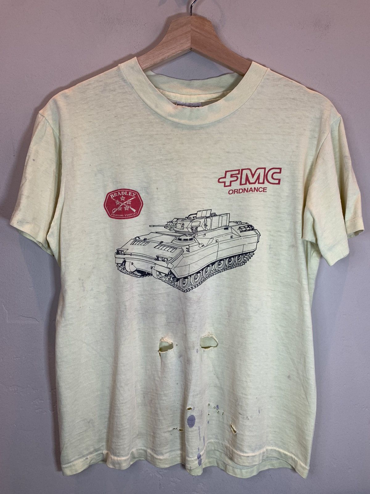 Vintage *RARE* Vintage 70’s FMC Ordnance Bradley Tank Art T-Shirt Size US M / EU 48-50 / 2 - 1 Thumbnail