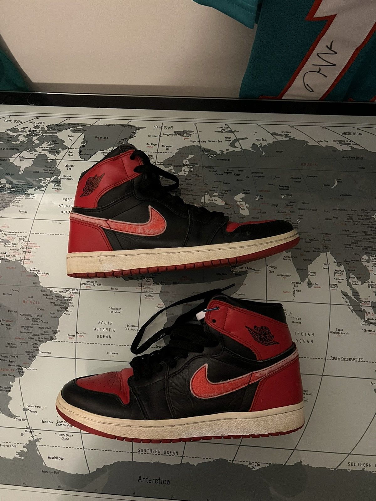 image of Jordan Brand 1 High Bred 2001 Shoes in Red/Black, Men's (Size 9)