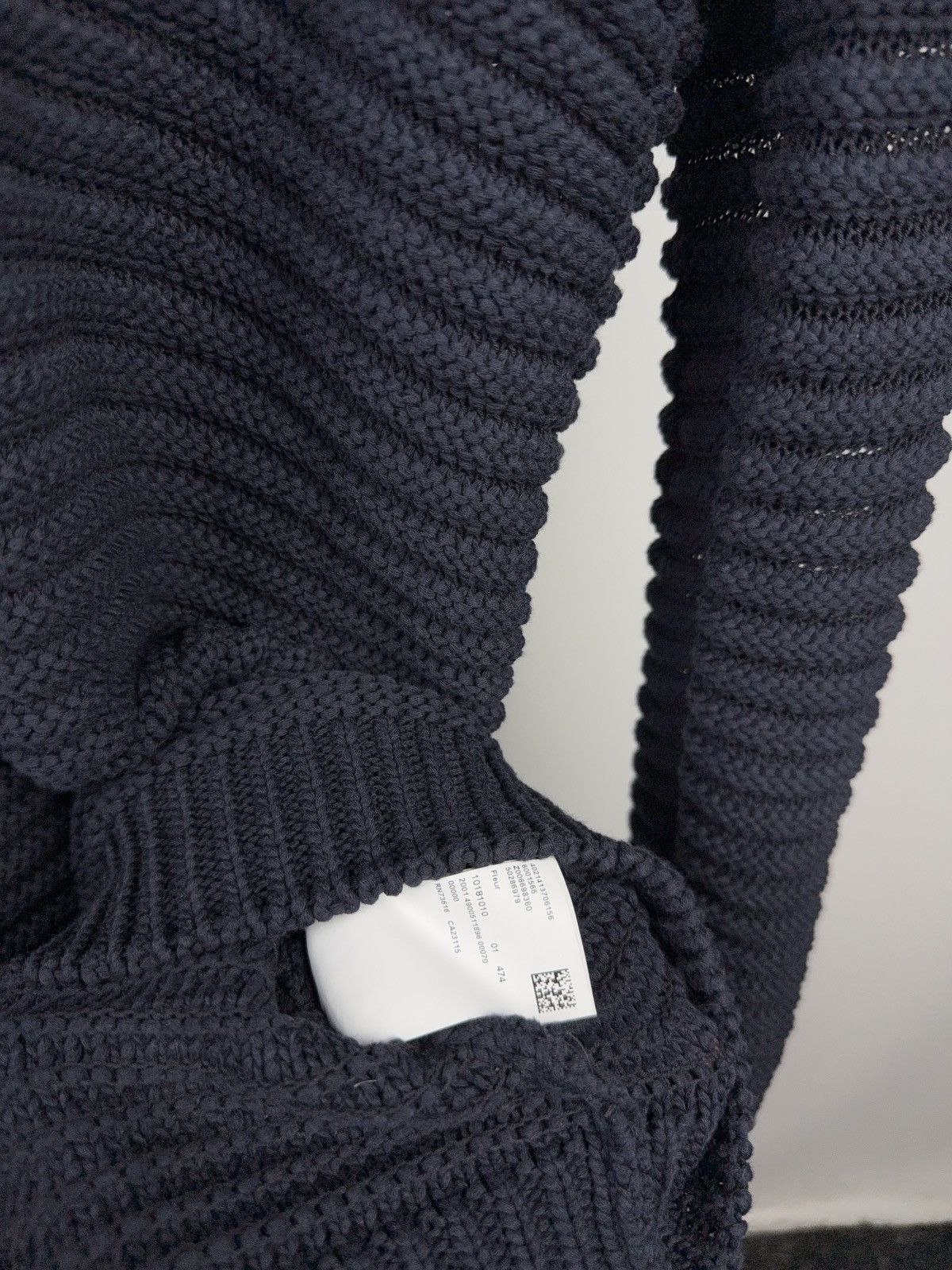 Hugo Boss Luxury Hugo Boss Italy Textured Open Knit Sweater Navy Size US S / EU 44-46 / 1 - 10 Thumbnail
