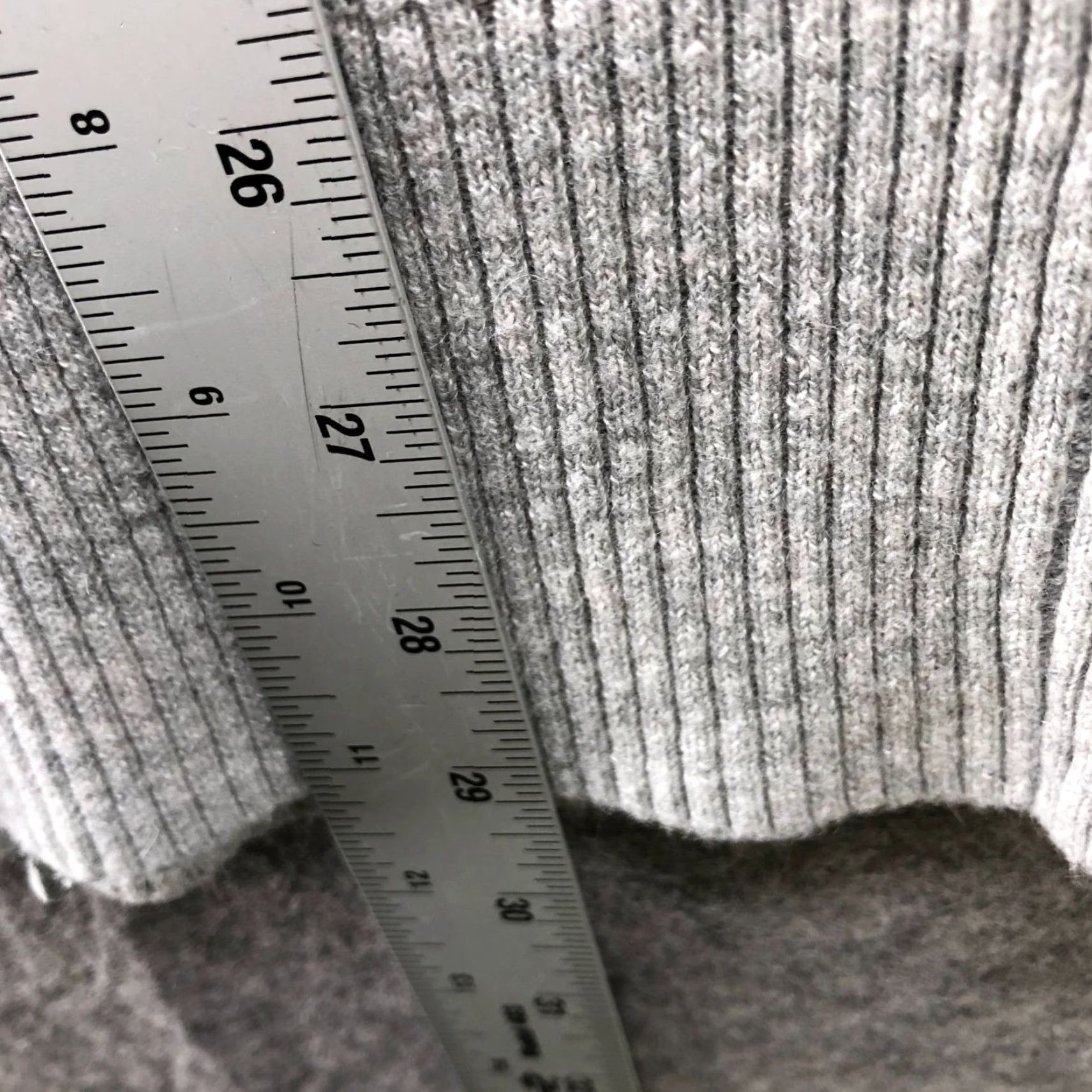 Gap VINTAGE? No. Gap Merino Wool Blend Sweater Womens S Gray V-Neck Tunic Relaxed Textured Size S / US 4 / IT 40 - 8 Thumbnail