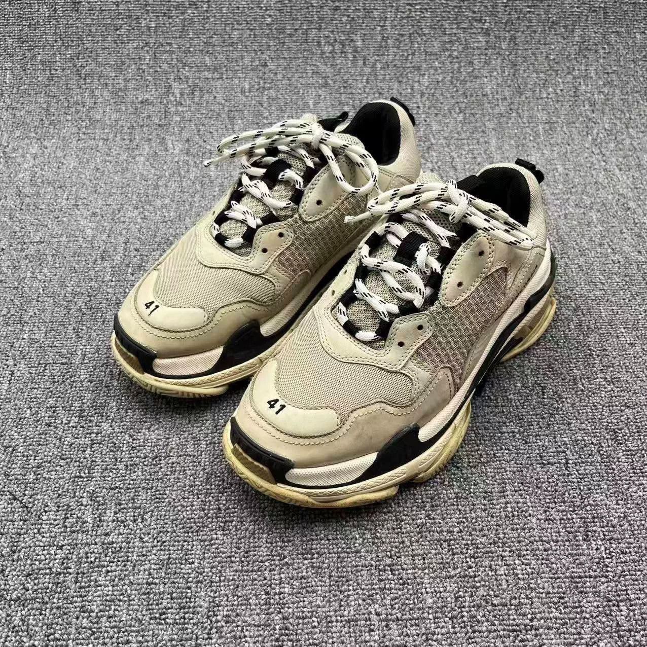 Balenciaga balenciaga triple s retro dad sneakers Size US 8 / EU 41 - 1 Thumbnail