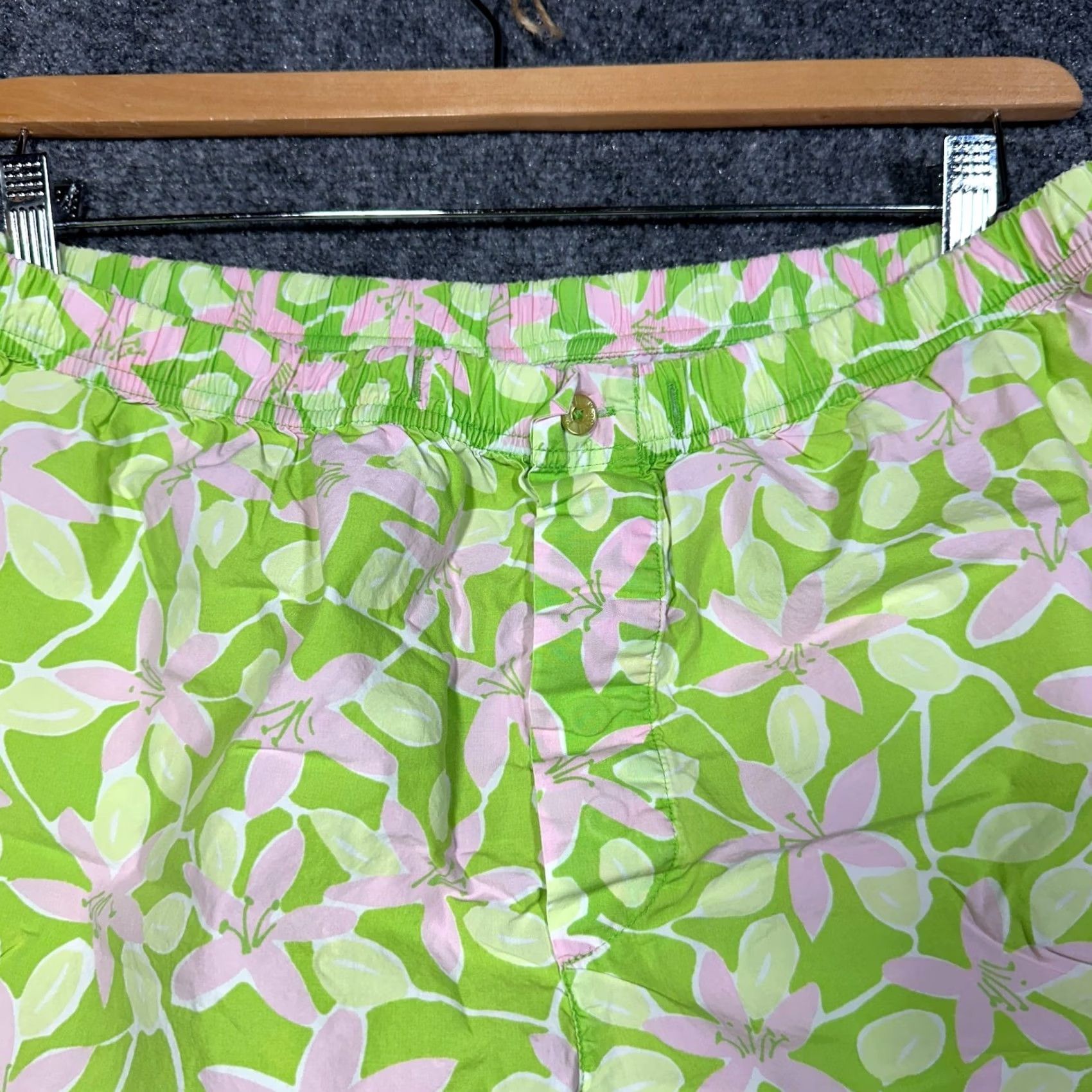 Lilly Pulitzer Lilly Pulitzer Shorts Womens Large Floral Print Green Cotton Chilean Ave Size 36" / US 14 / IT 50 - 2 Thumbnail