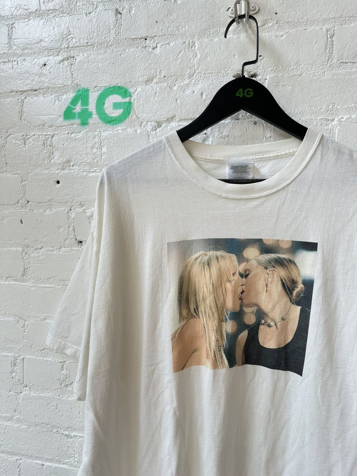 Vintage VINTAGE BRITNEY SPEARS KISSING MADONNA 2003 Size US XL / EU 56 / 4 - 2 Thumbnail