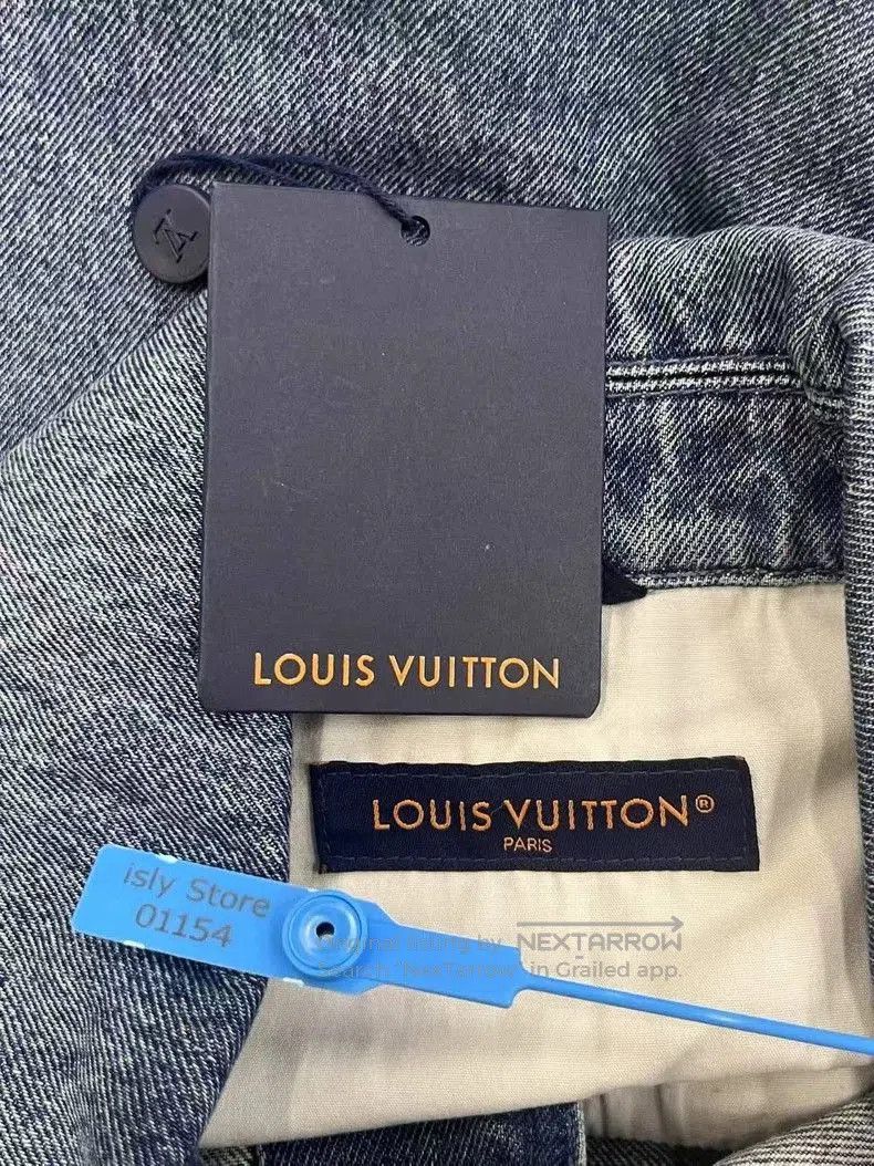 Louis Vuitton Louis Vuitton Logo Embossed Single. Size US S / EU 44-46 / 1 - 5 Thumbnail