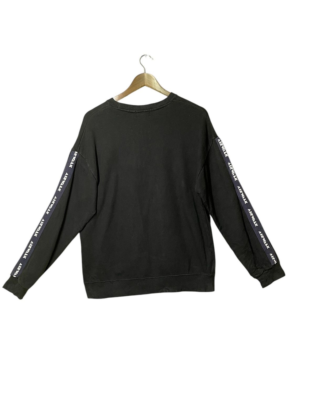 Airwalk × Vintage Vintage airwalk embroidered small logo crewneck sweatshirt Size US M / EU 48-50 / 2 - 11 Thumbnail