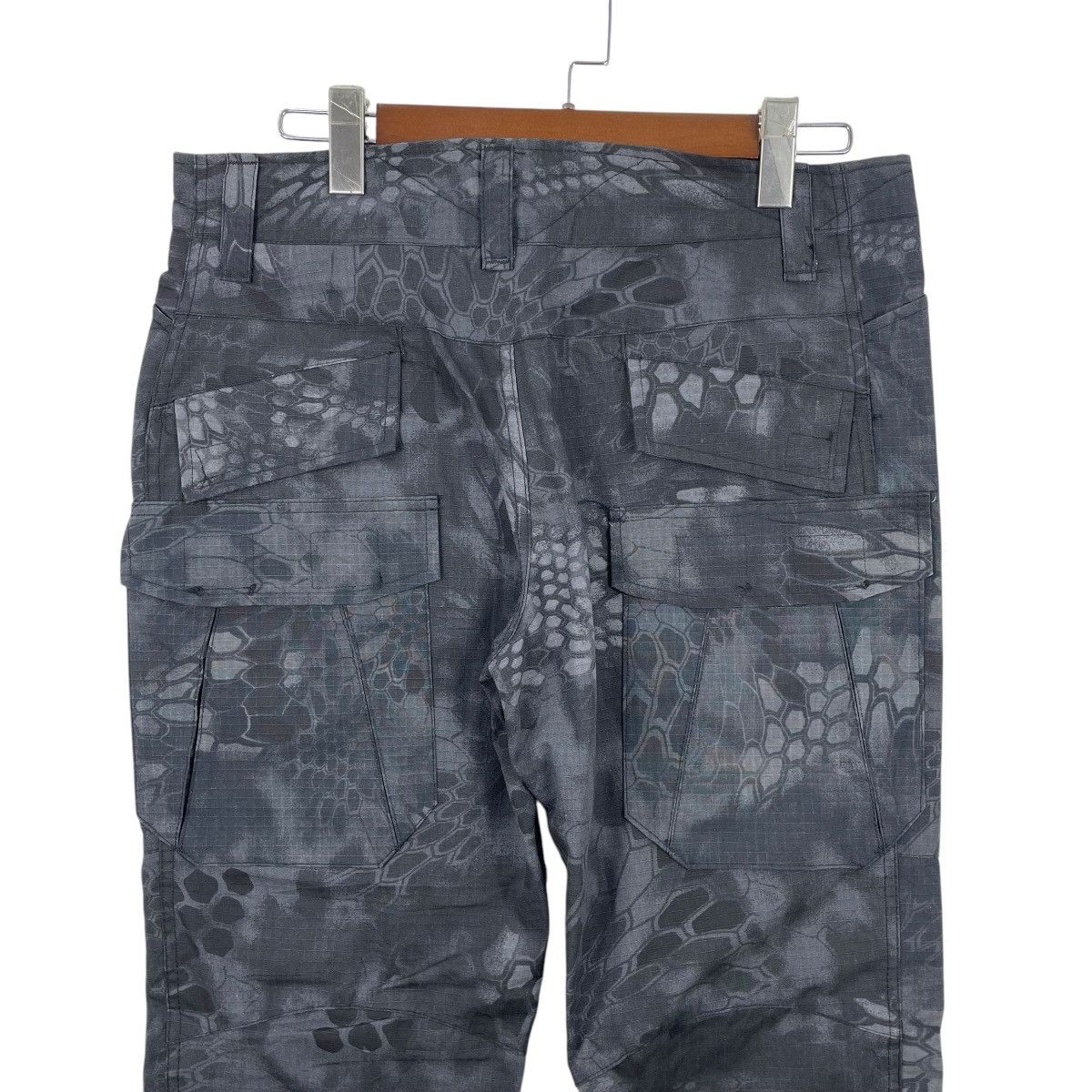 Japanese Brand Vintage Snake Patterned Camouflage Trousers Ski Pants Size US 35 - 7 Thumbnail