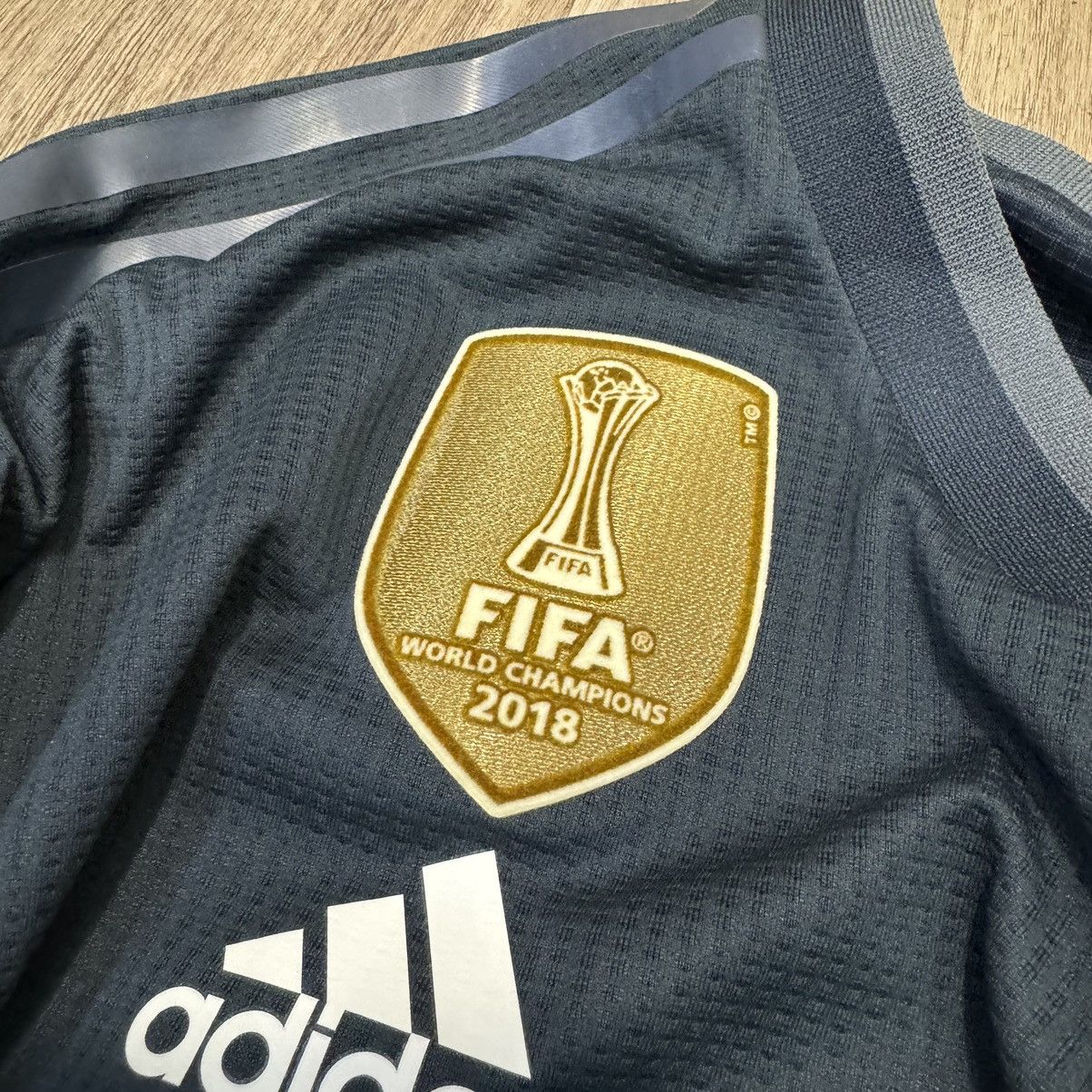 Adidas Real Madrid 18/19 player issue L/S away #4 Sergio ramos Size US M / EU 48-50 / 2 - 5 Thumbnail