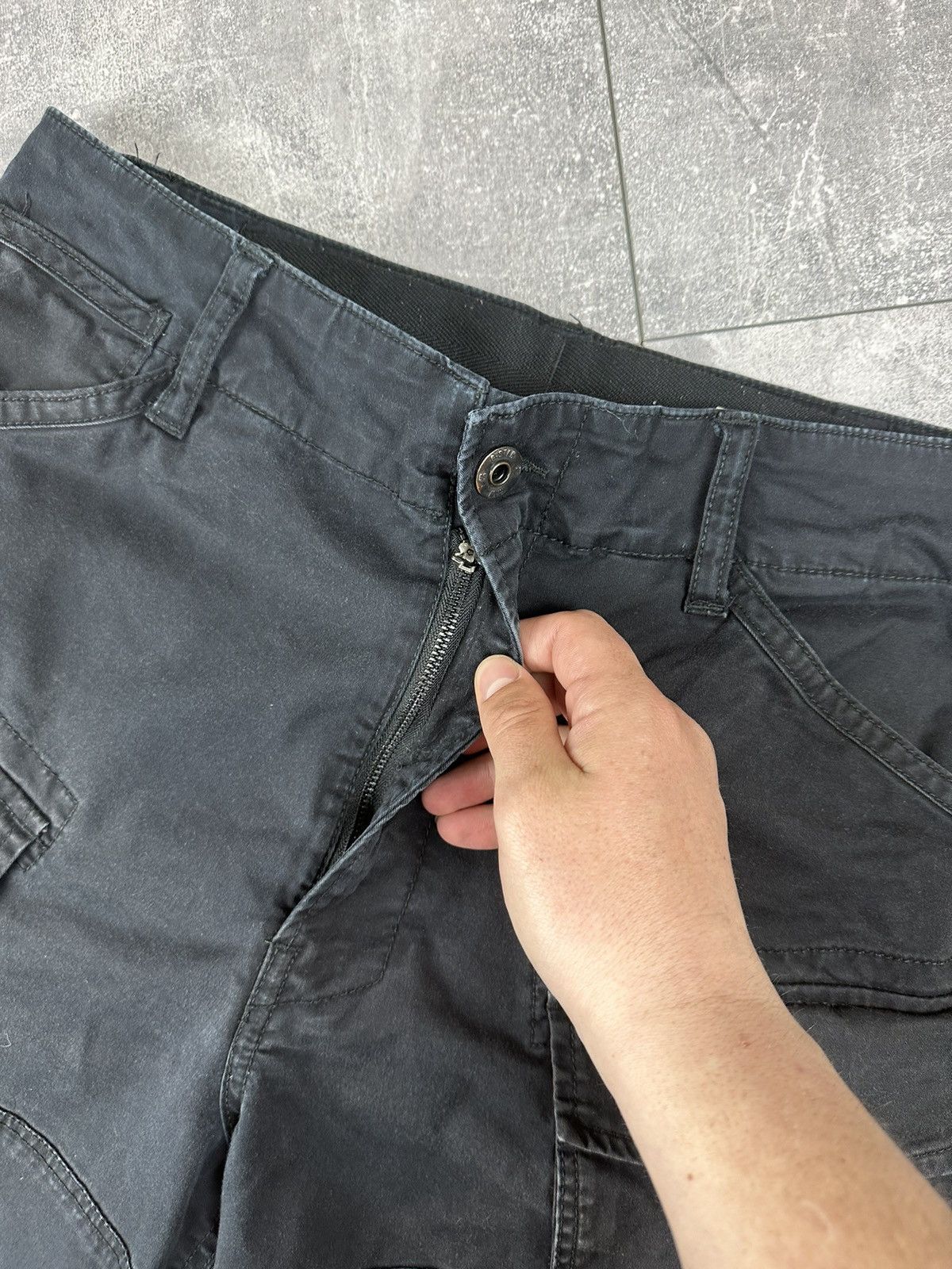 G-Star G Star Raw 3D Rovic Zip Relaxed 1/2 Cargo Short Size US 30 / EU 46 - 8 Thumbnail