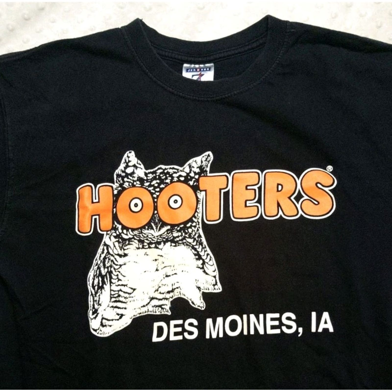 Vintage Vintage Hooters T-Shirt Owl Des Moines Iowa 90s Black Cotton Short Sleeve Crew Neck S Unisex Adults Mens Womens Size US S / EU 44-46 / 1 - 4 Thumbnail