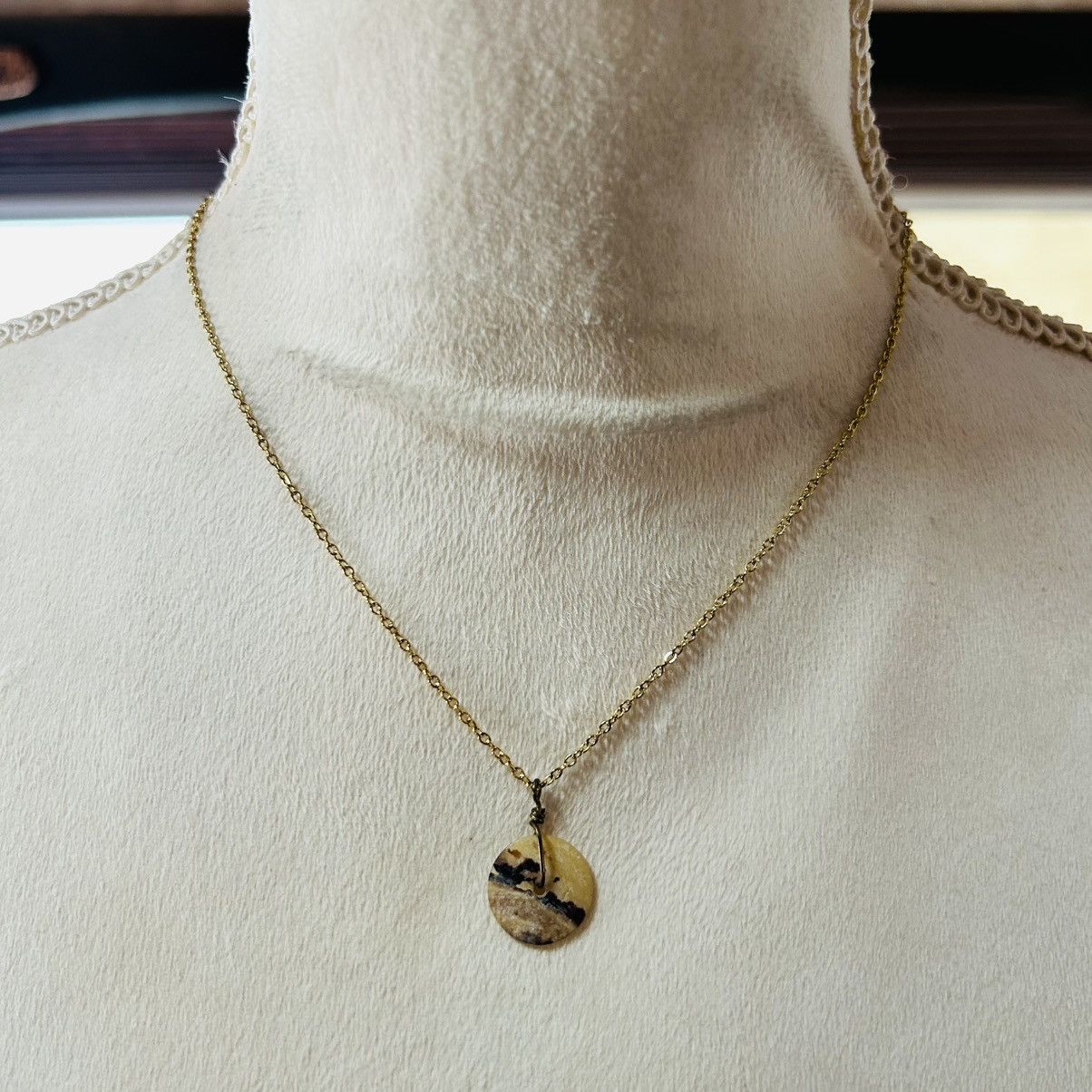 Vintage Vintage natural shell wired pendant on chain necklace Size ONE SIZE - 3 Thumbnail