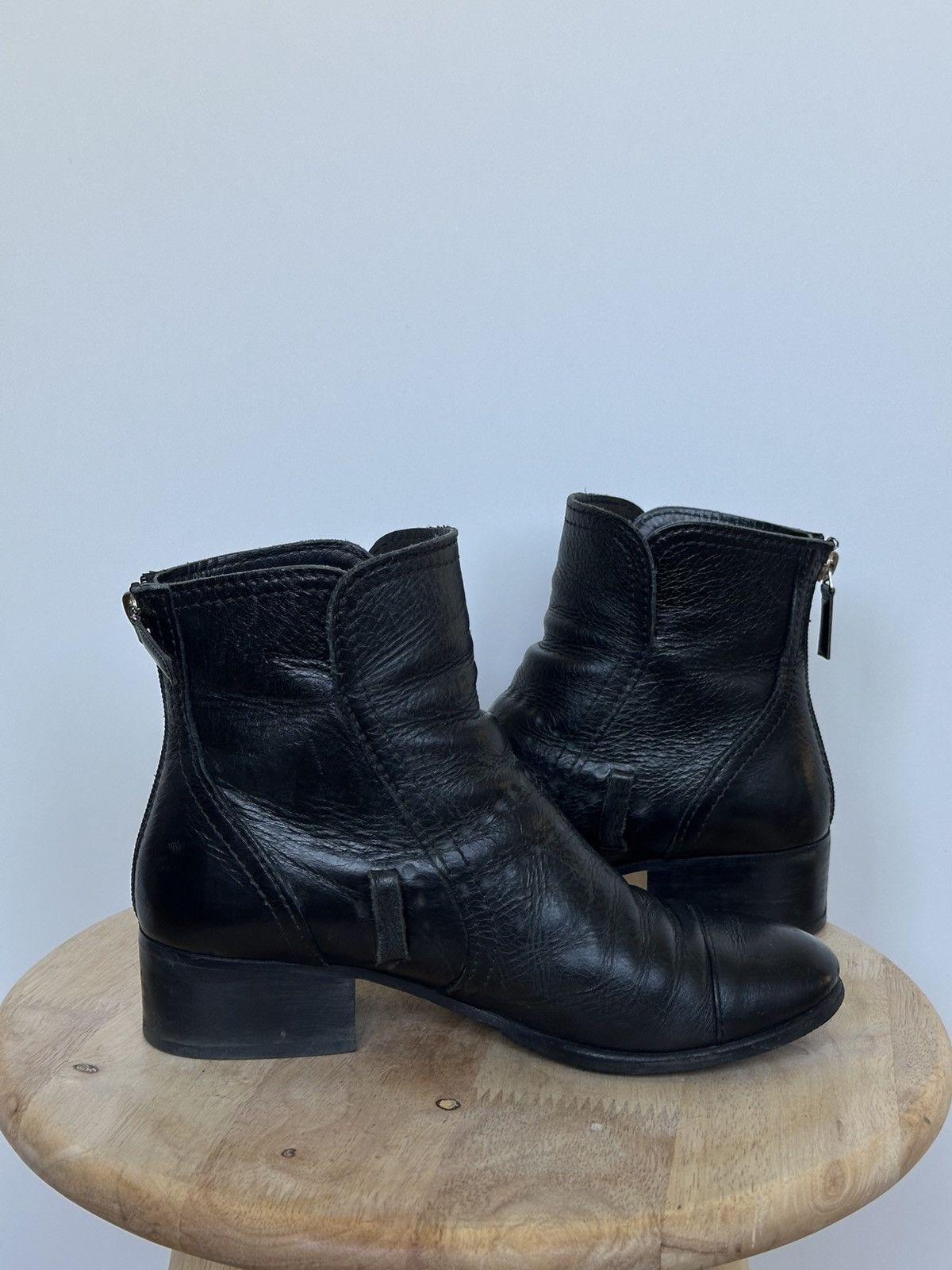 Chanel Chanel Black Leather Ankle Boots CC Logo Size 36 Size US 5 / IT 35 - 7 Thumbnail