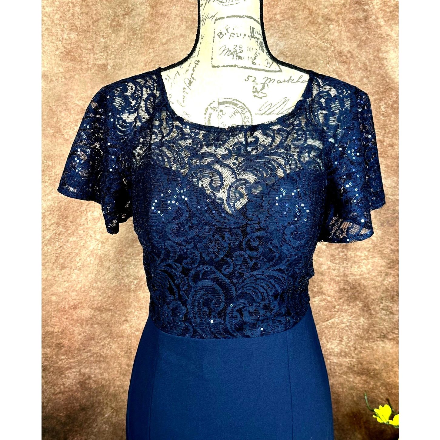 Jenny Packham Jenny Packham Victorian Sequin Lace Trumpet Gown Midnight 14 Size XL / US 12-14 / IT 48-50 - 11 Thumbnail
