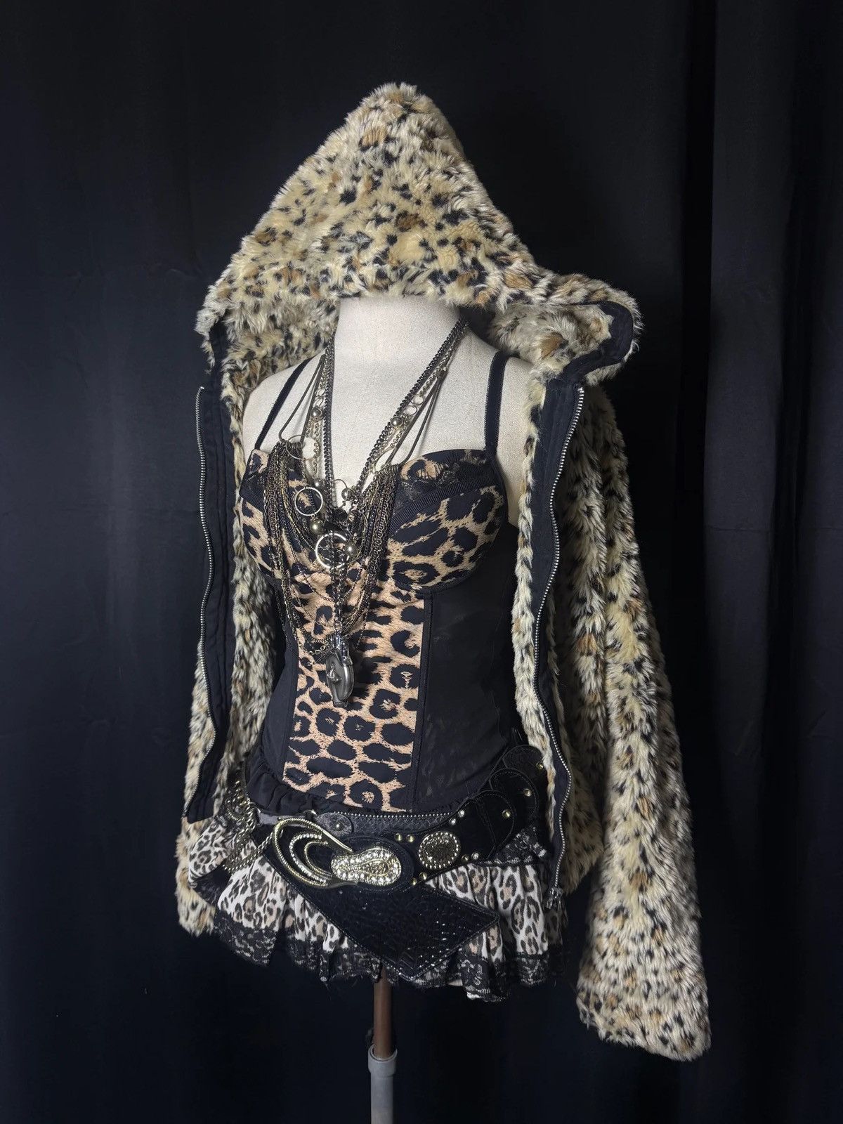 Prada B2V-OUTFIT ༒ Size M / US 6-8 / IT 42-44 - 3 Thumbnail