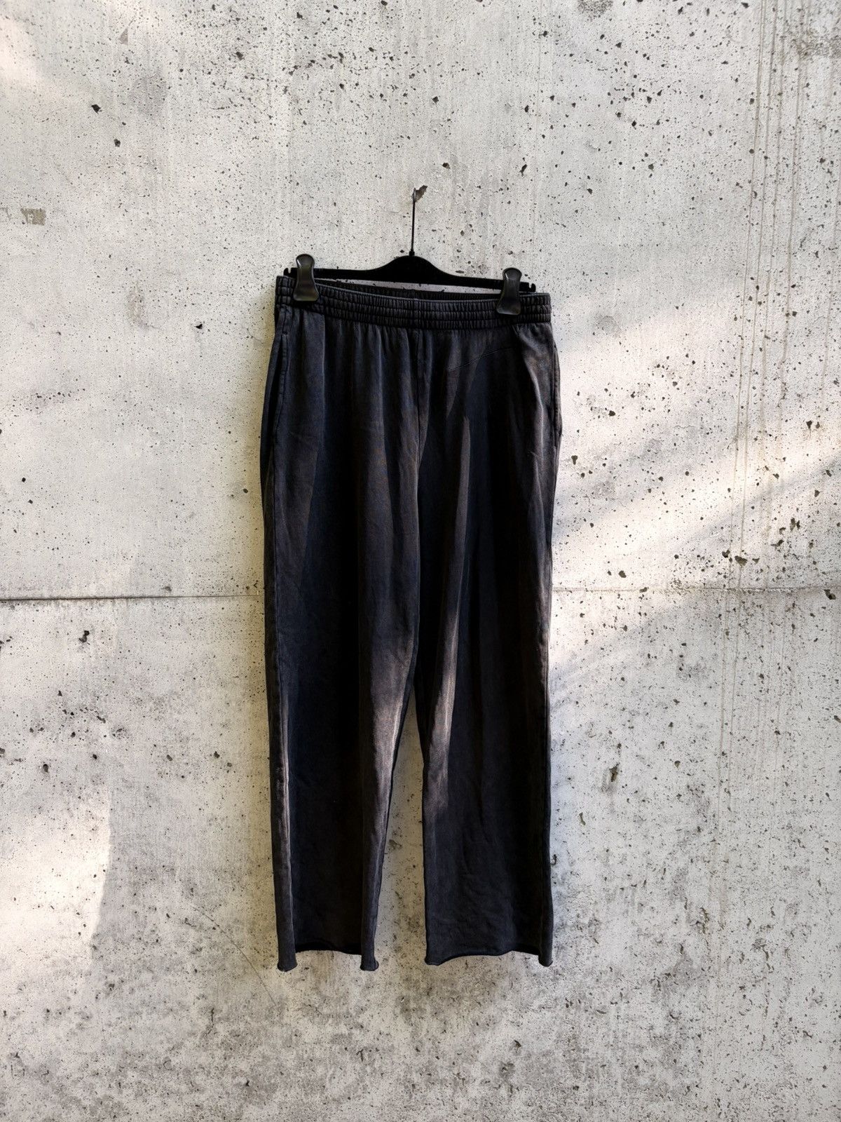 Balenciaga Balenciaga Cropped Sweatpants washed black Size US 32 / EU 48 - 1 Thumbnail