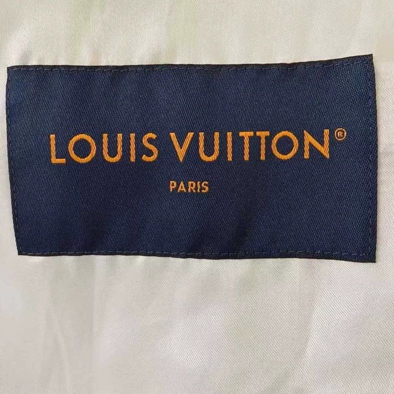 Louis Vuitton Louis Vuitton Solid color full logo patchwork leather jack Size US M / EU 48-50 / 2 - 3 Thumbnail