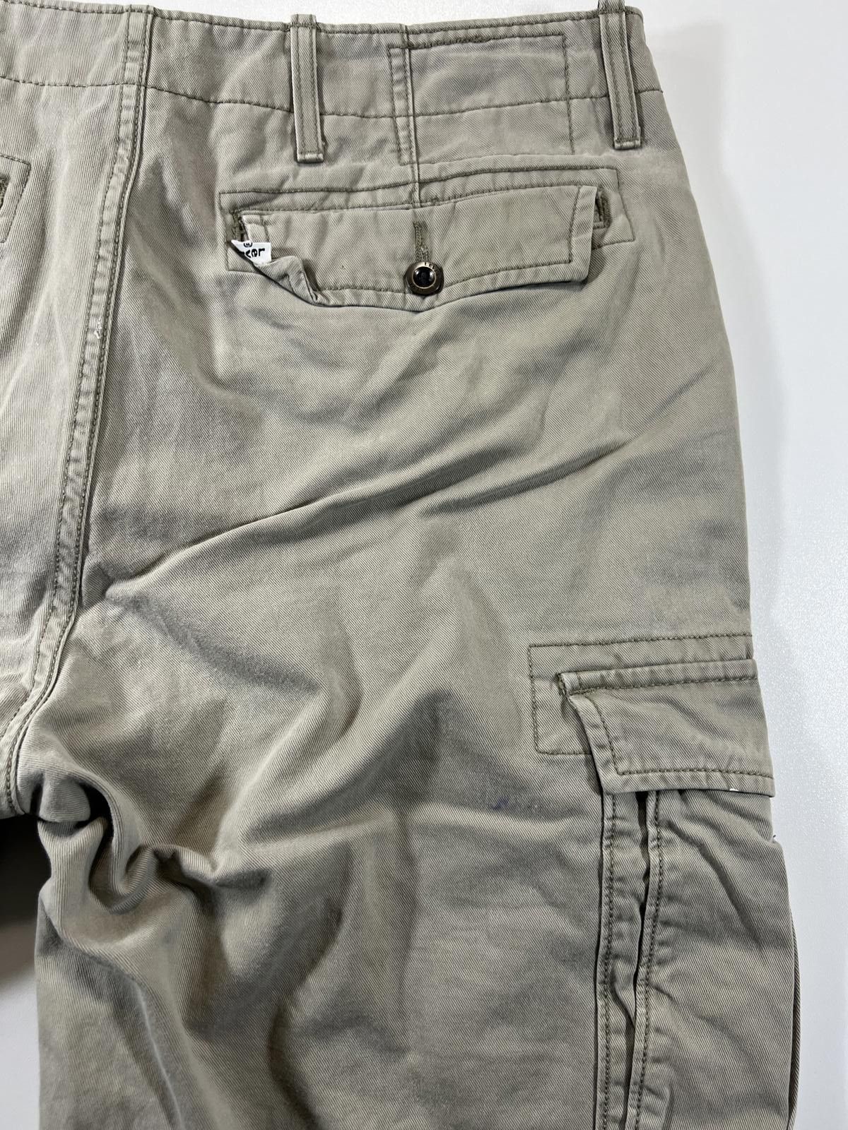 Other Men's Levi’s Cargo Shorts with Multiple Pockets Size US 32 / EU 48 - 12 Thumbnail