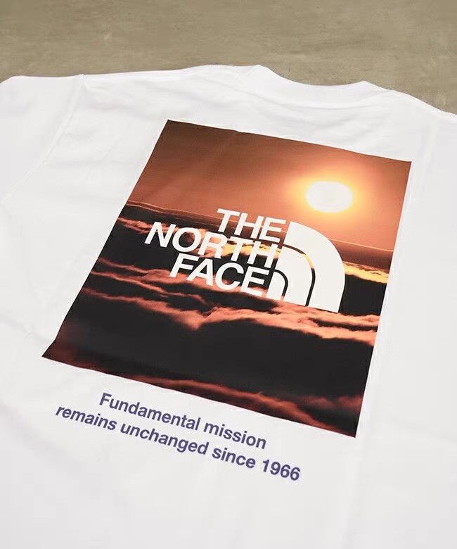 The North Face Unisex Natural Phenomenon Short Sleeve T-Shirt Ｑ22 Size US M / EU 48-50 / 2 - 6 Thumbnail