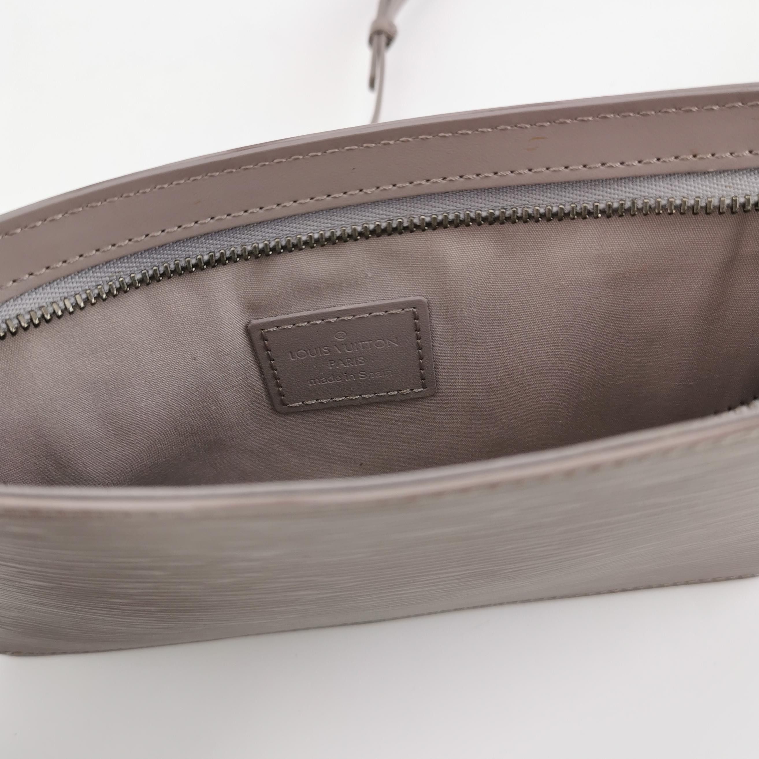 Louis Vuitton Louis Vuitton (LV) Rochelle leather solid color water rippl Size ONE SIZE - 2 Thumbnail