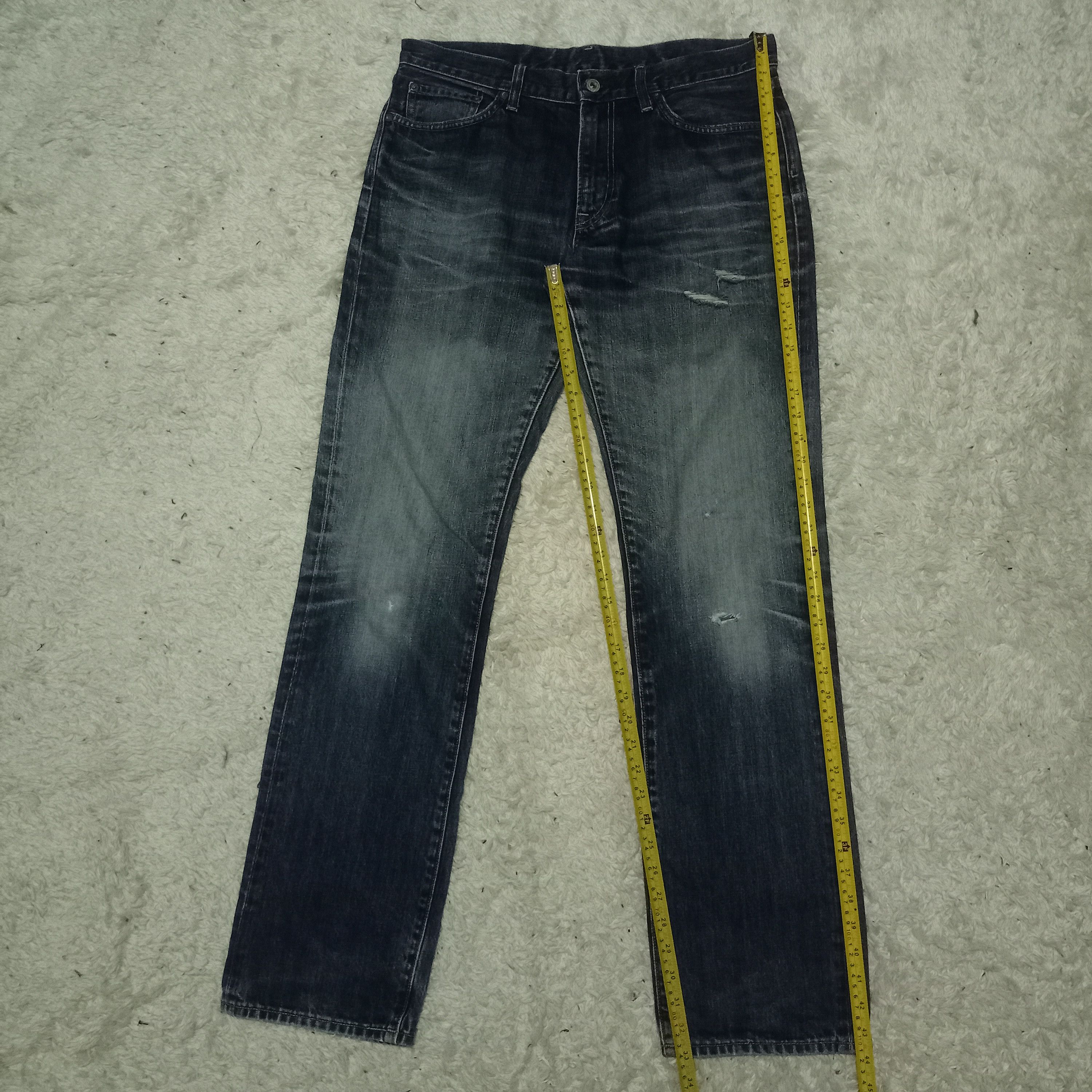Japanese Brand × Uniqlo Vintage Japanese Uniqlo Blue Wash Distressed Baggy Jeans Size US 34 / EU 50 - 9 Thumbnail