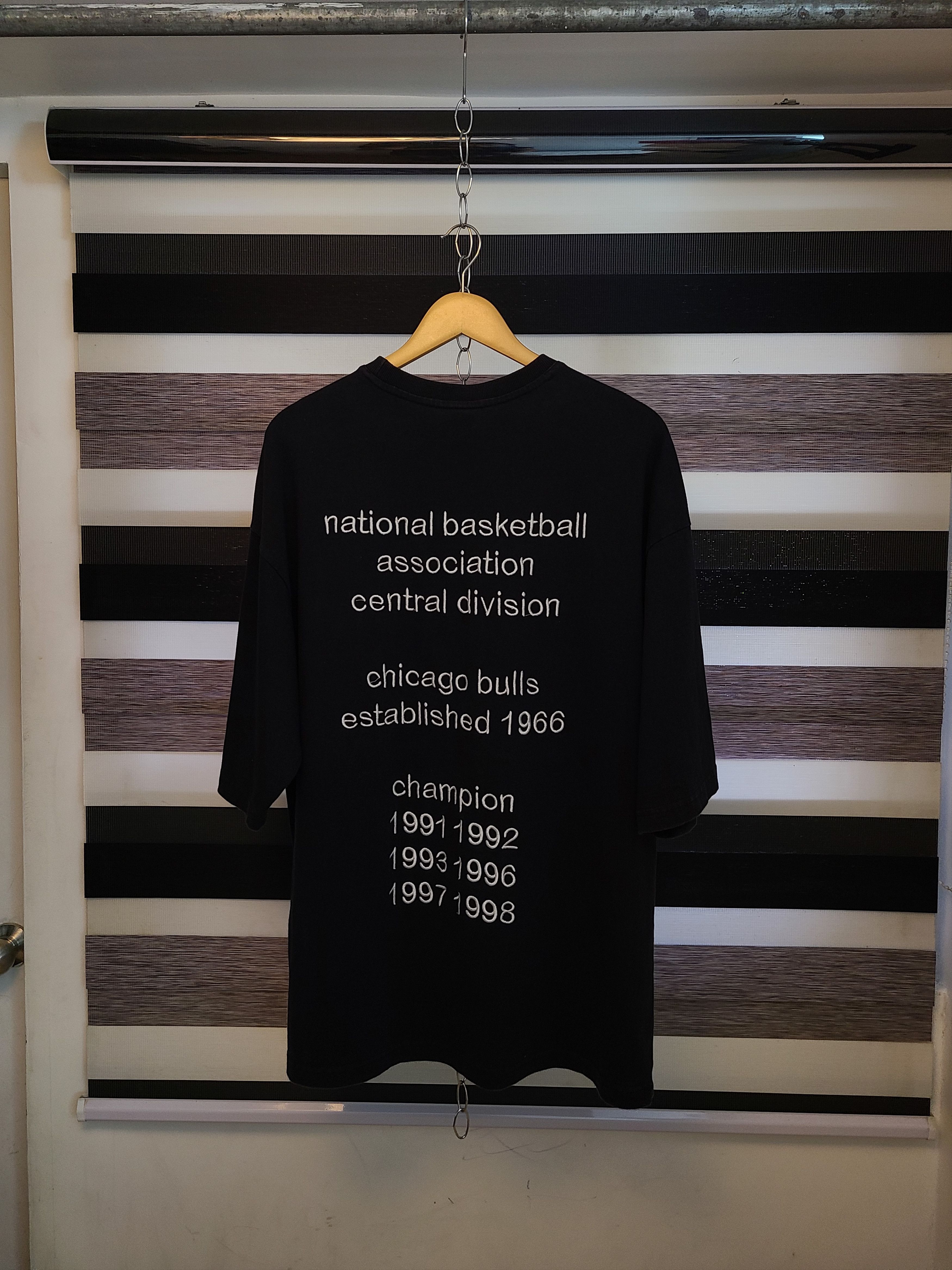 NBA Vintage x NBA Chicago Bulls Central Division Size US L / EU 52-54 / 3 - 2 Thumbnail