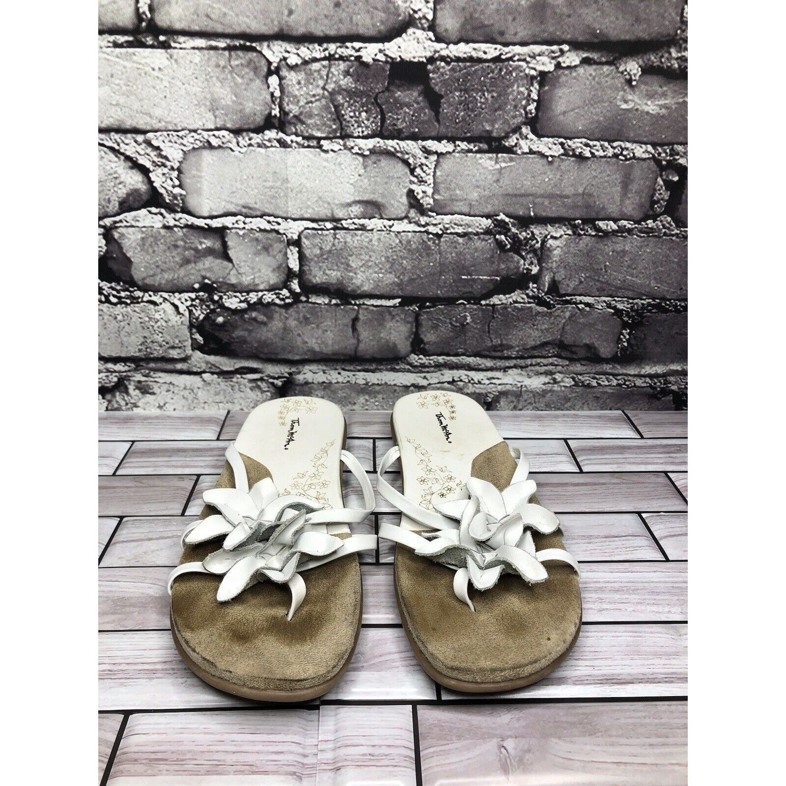 Other Thom McAn White Leather Floral Flip Flop Wedge Sandals Women Size US 6 / IT 36 - 12 Thumbnail