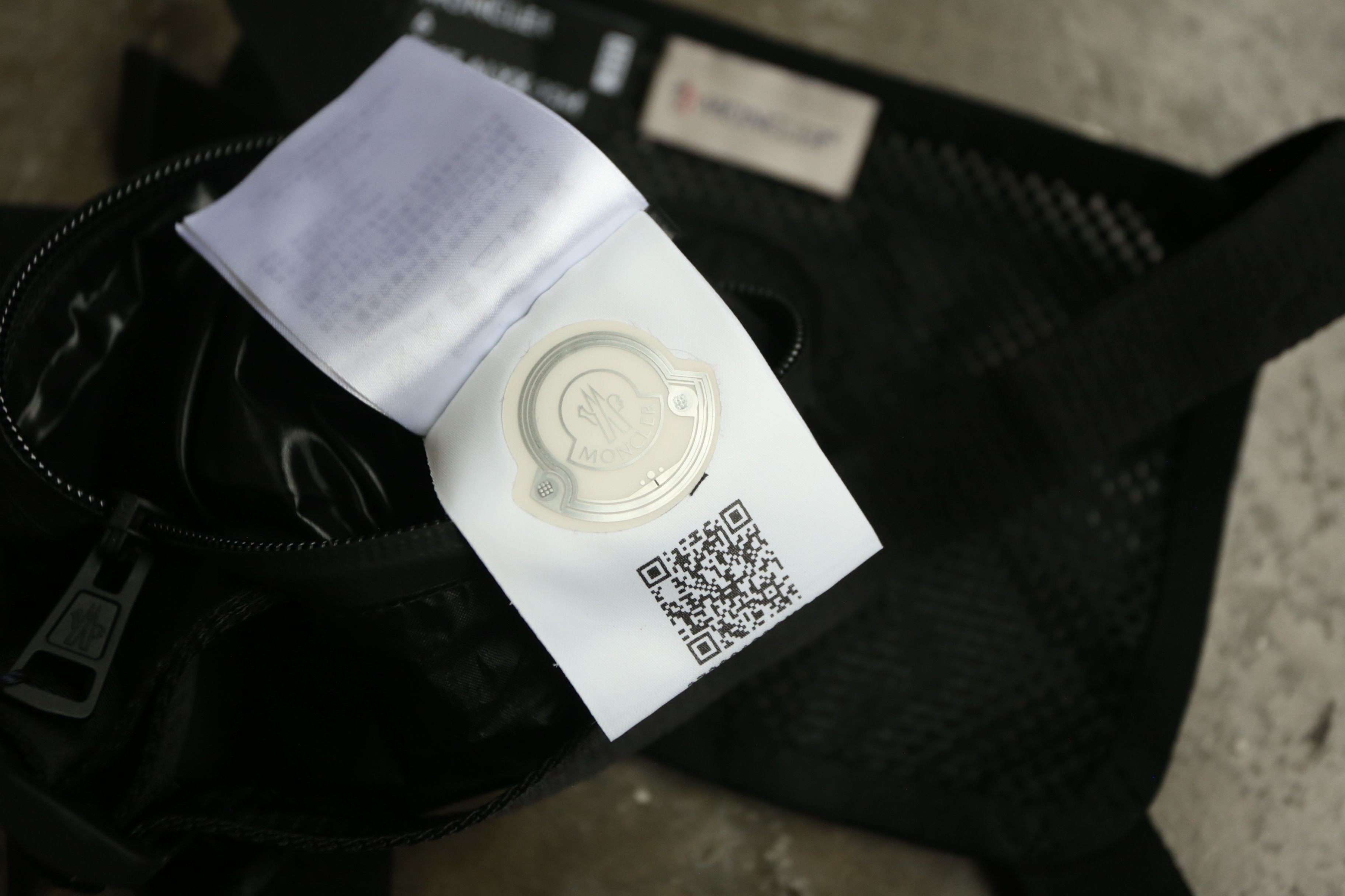 1017 ALYX 9SM × Moncler Moncler Genius 6 - 1017 Alyx 9SM - F/W 20 - Hand Warmer Vest Size US L / EU 52-54 / 3 - 10 Thumbnail