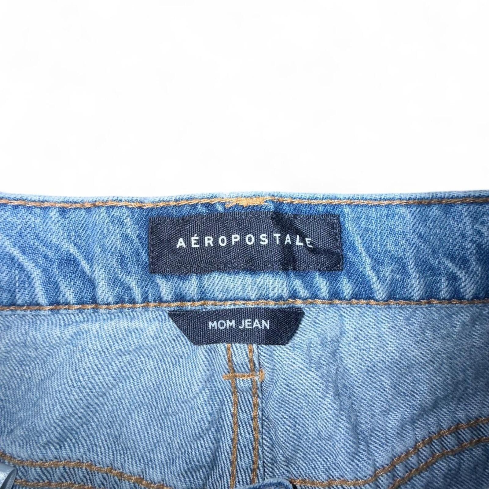 Aeropostale Aeropostale Mom Jeans – Light Wash Distressed Size 26" / US 2 / IT 38 - 2 Thumbnail