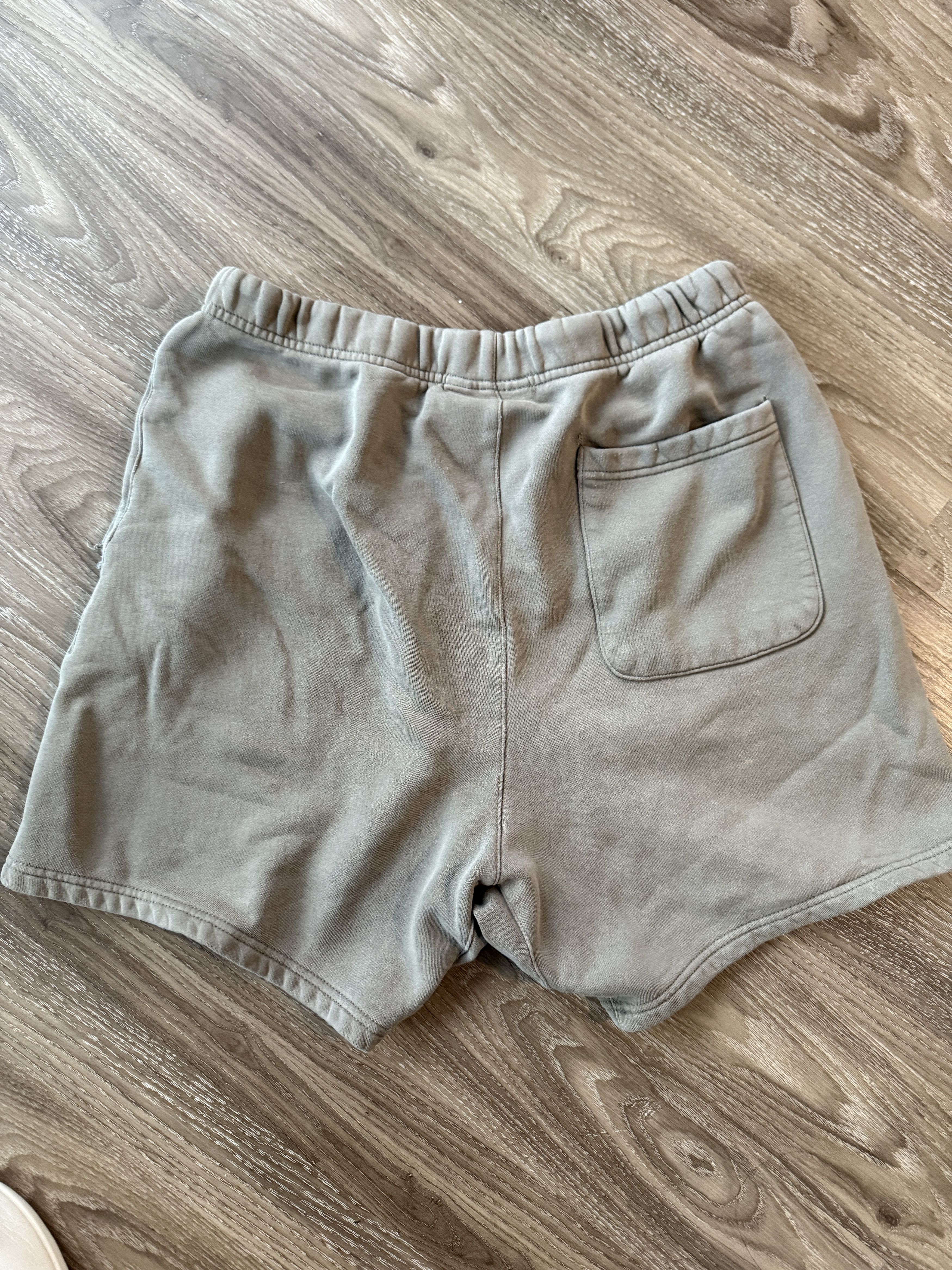 Essentials FOG Essentials shorts in destroyed look Size US 32 / EU 48 - 2 Thumbnail