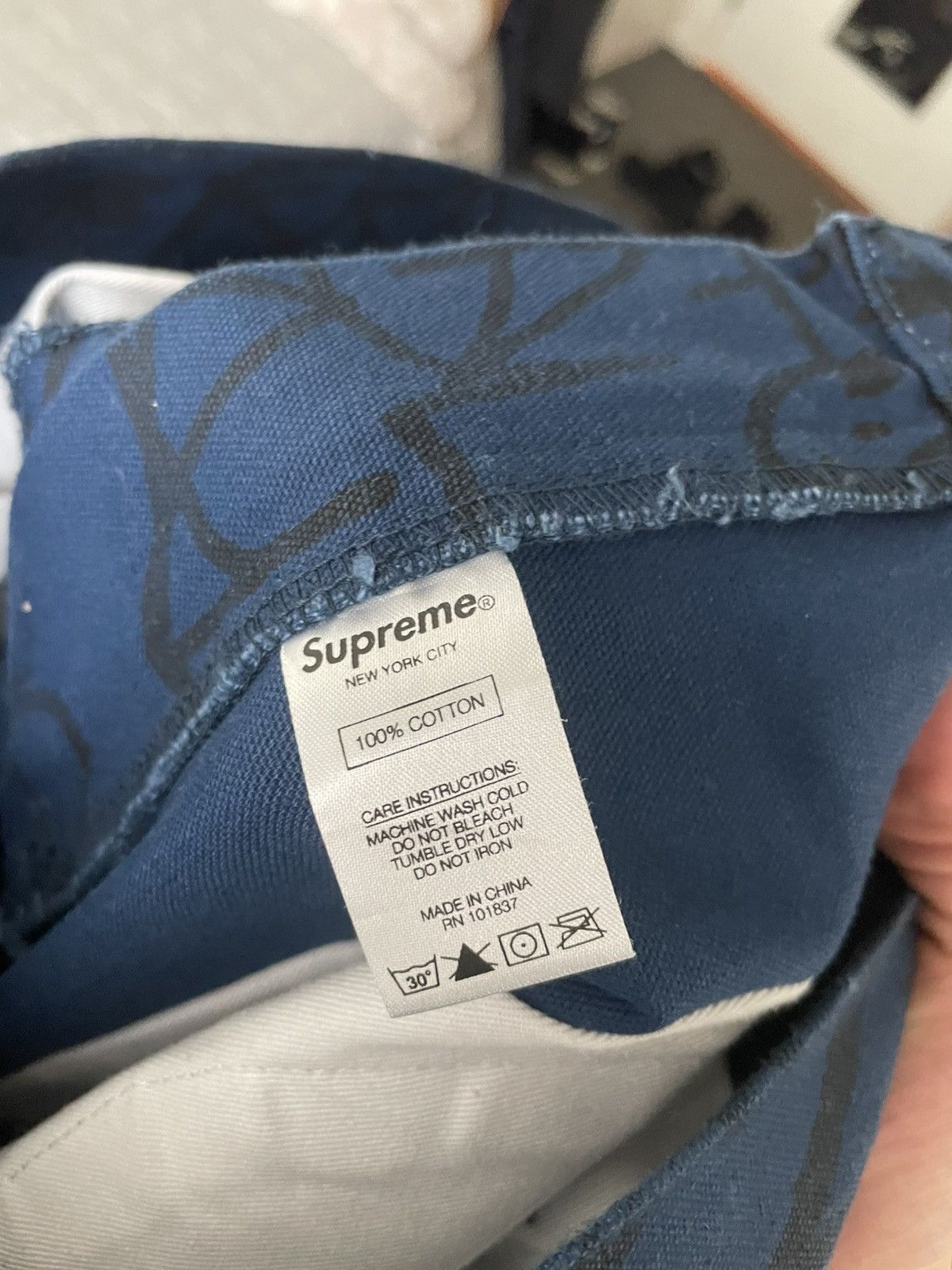 Comme des Garcons × Supreme Supreme x Comme Des garçons Graffiti Double Knee Size US 34 / EU 50 - 5 Thumbnail