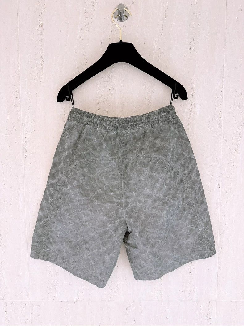 Louis Vuitton Louis Vuitton Gray full logo presbyopic shorts 2503-Nextarr Size US 36 / EU 52 - 2 Thumbnail