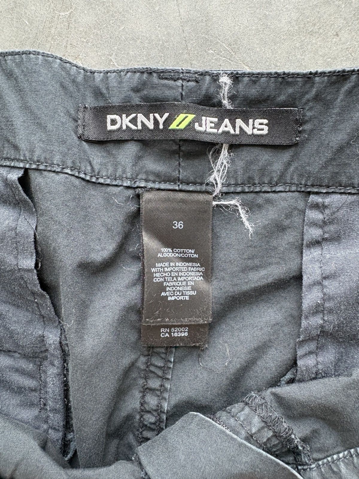 DKNY Vintage Y2K DKNY Baggy Long Shorts Skater Style Size US 34 / EU 50 - 4 Thumbnail