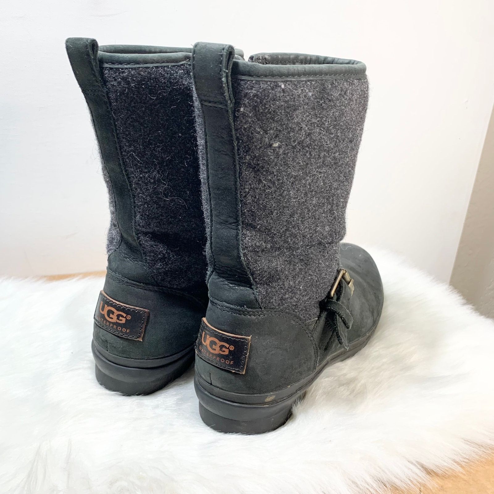 Ugg Ugg Women's Robbie Side Zip Leather & Wool Boots Size 6 Size US 6 / IT 36 - 4 Thumbnail
