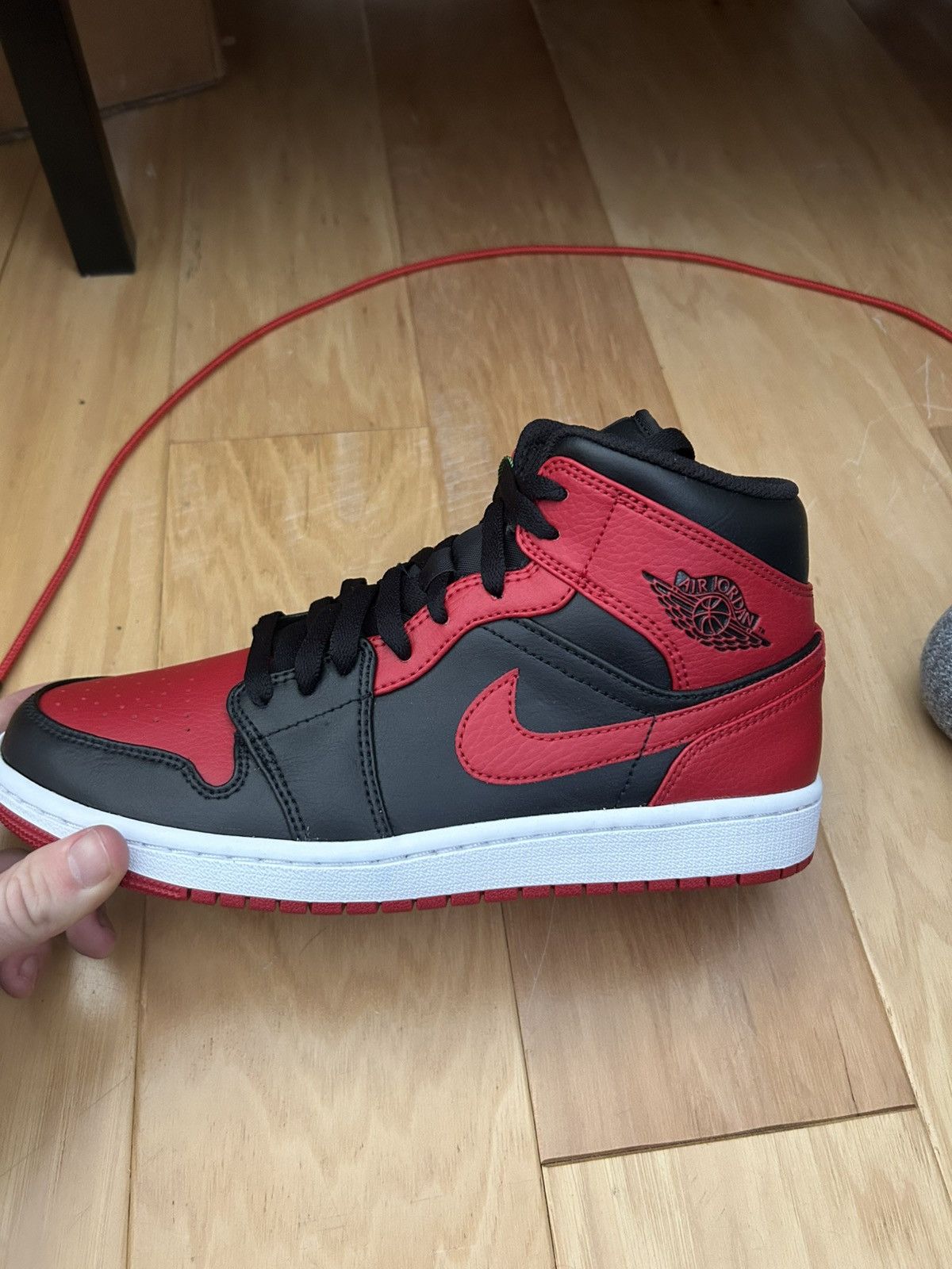 Jordan Brand × Nike Jordan 1 mid “banned” Size US 8 / EU 41 - 4 Thumbnail
