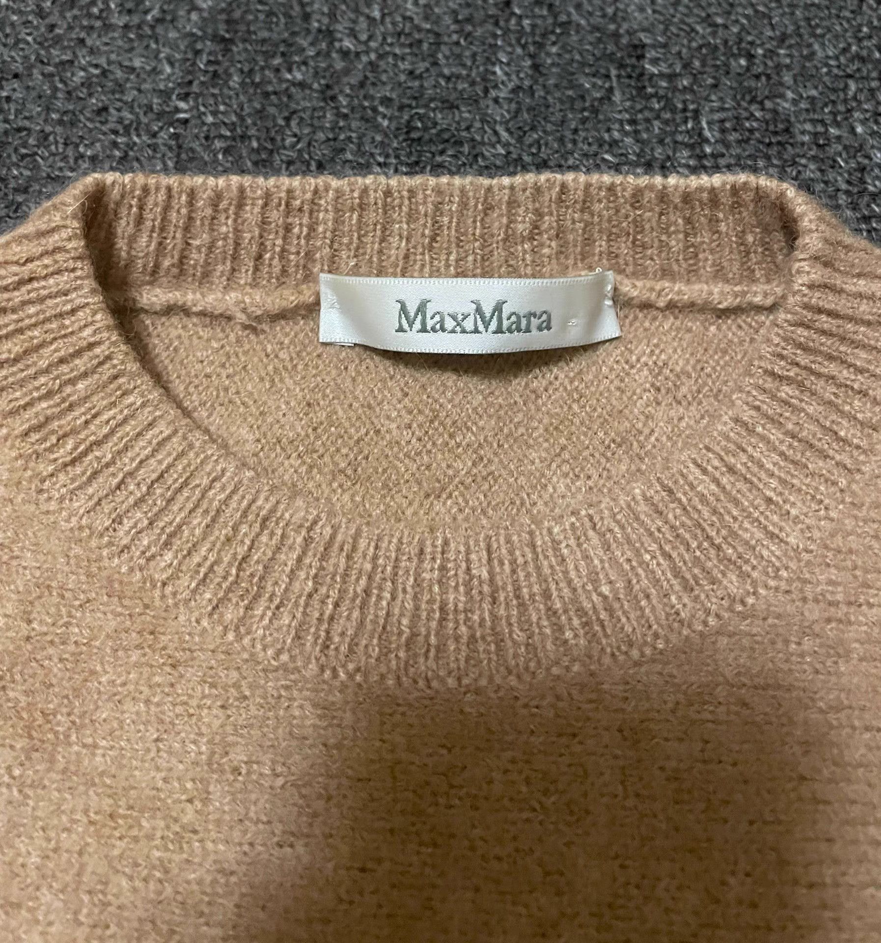Max Mara Women's wool knit pullover. Size XS / US 0-2 / IT 36-38 - 4 Thumbnail
