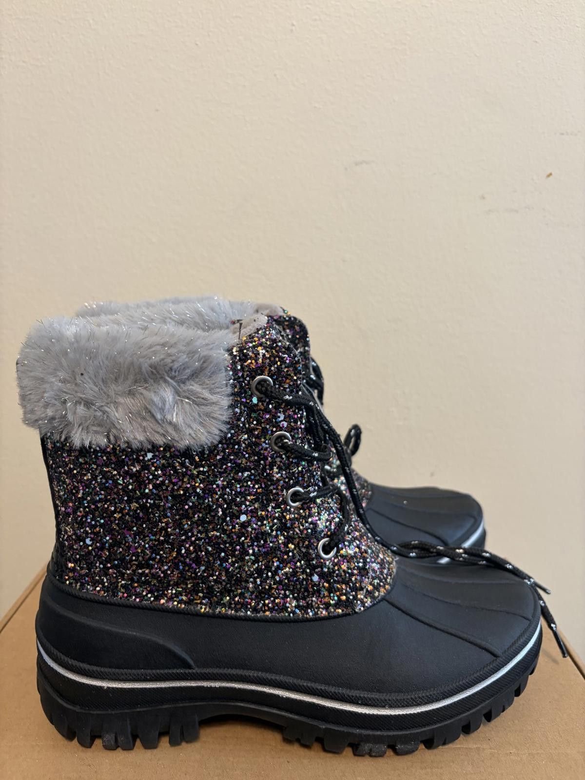 Magliano Magellan Outdoors Girl's Glitter Faux Fur Snow Boot (Size 4) Size US 4 / IT 34 - 3 Thumbnail