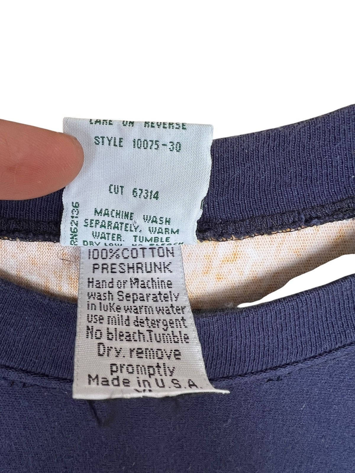 Guess Vintage 90s Guess Usa Spellout Stripe Distressed Tees Size US L / EU 52-54 / 3 - 8 Thumbnail