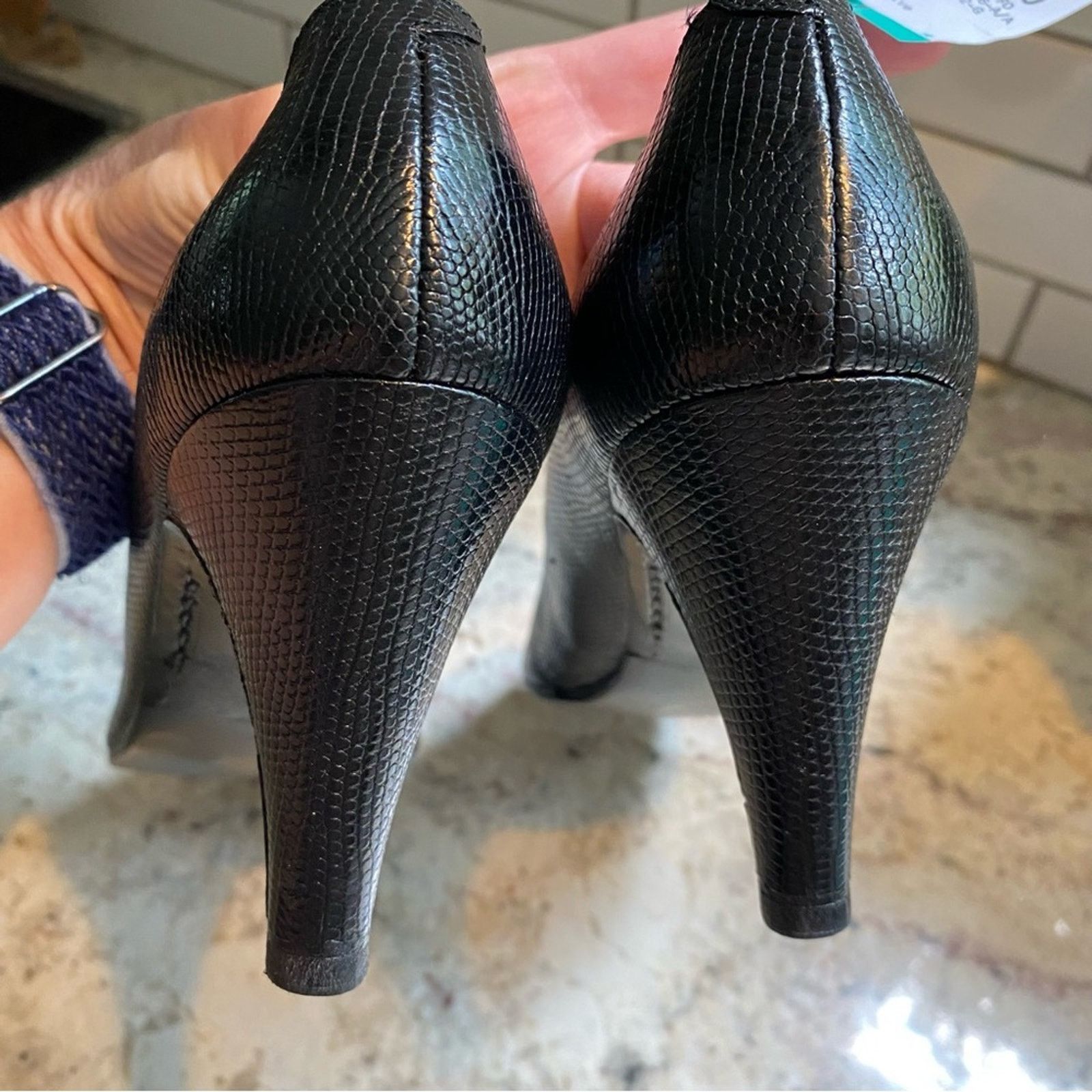 Other Helene Arpels Textured Black Leather Pumps Italy 9.5 AA Size US 9.5 / IT 39.5 - 6 Thumbnail