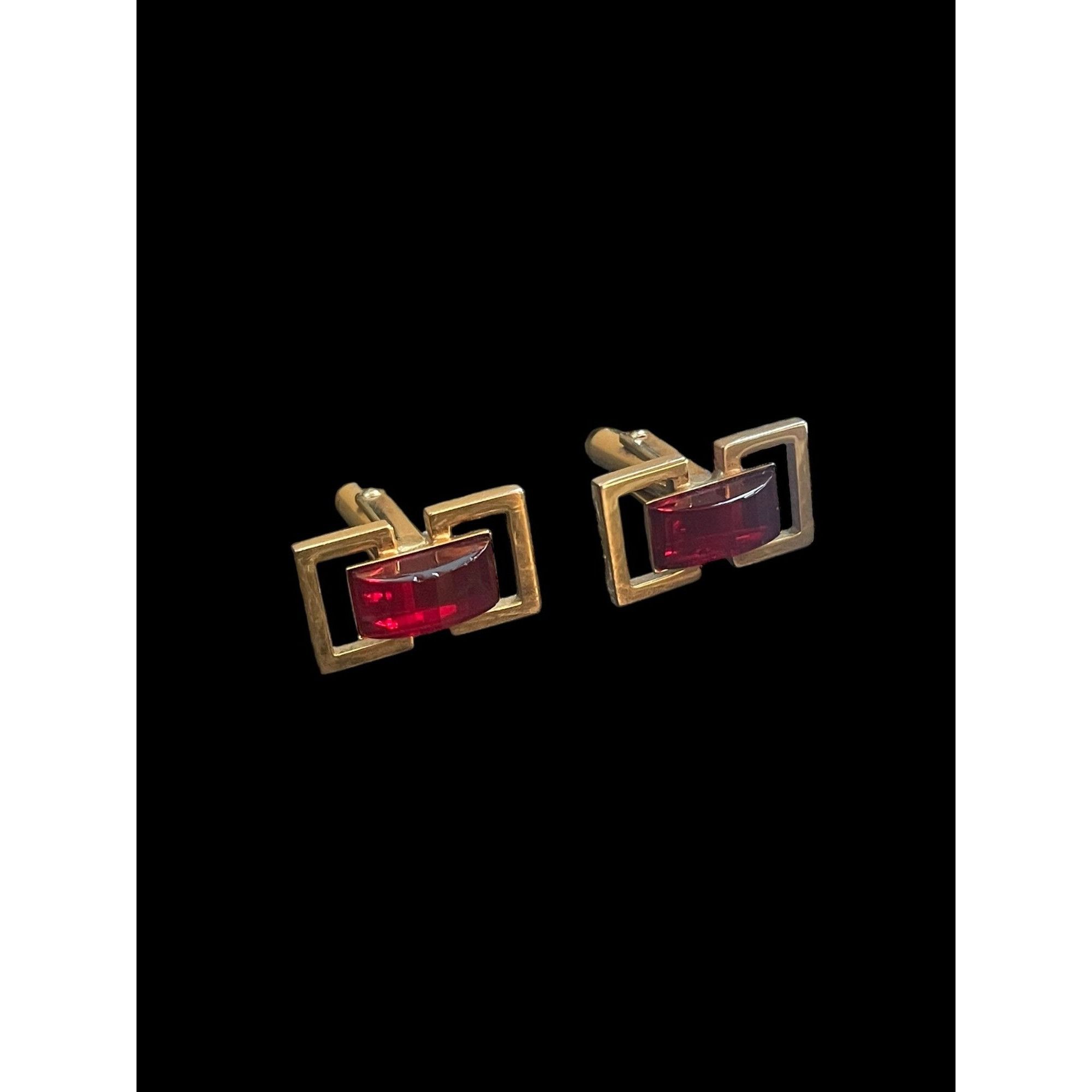 Jewelry × Vintage Vintage Gold Tone Cufflinks with Red Glass or Gemstone Inlay Size ONE SIZE - 1 Thumbnail