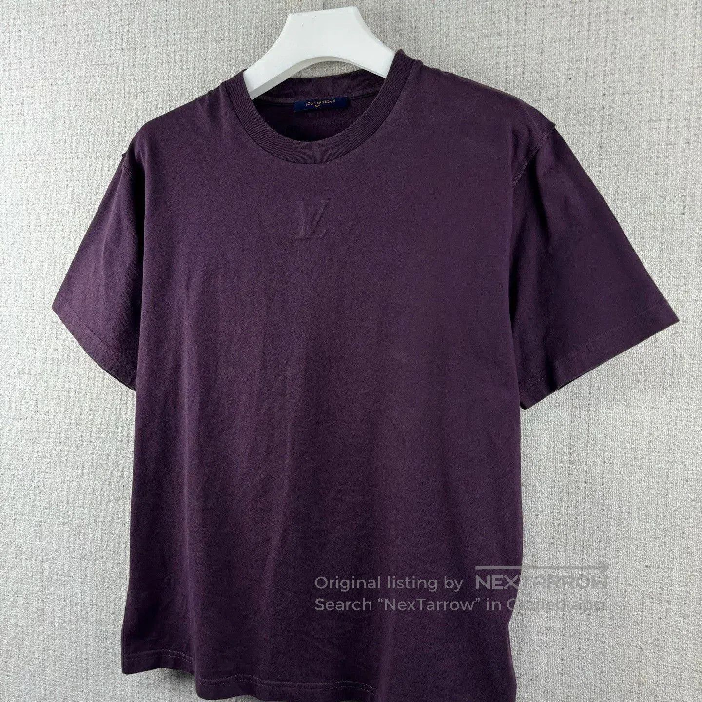 Louis Vuitton Louis Vuitton Solid Embossed Logo Short Sleeve. Size US L / EU 52-54 / 3 - 3 Thumbnail