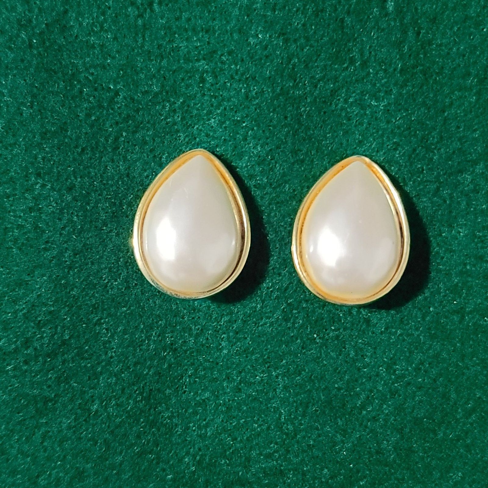 The Unbranded Brand Vtg Faux Pearl Teardrop Clip-on Earrings Size ONE SIZE - 1 Thumbnail
