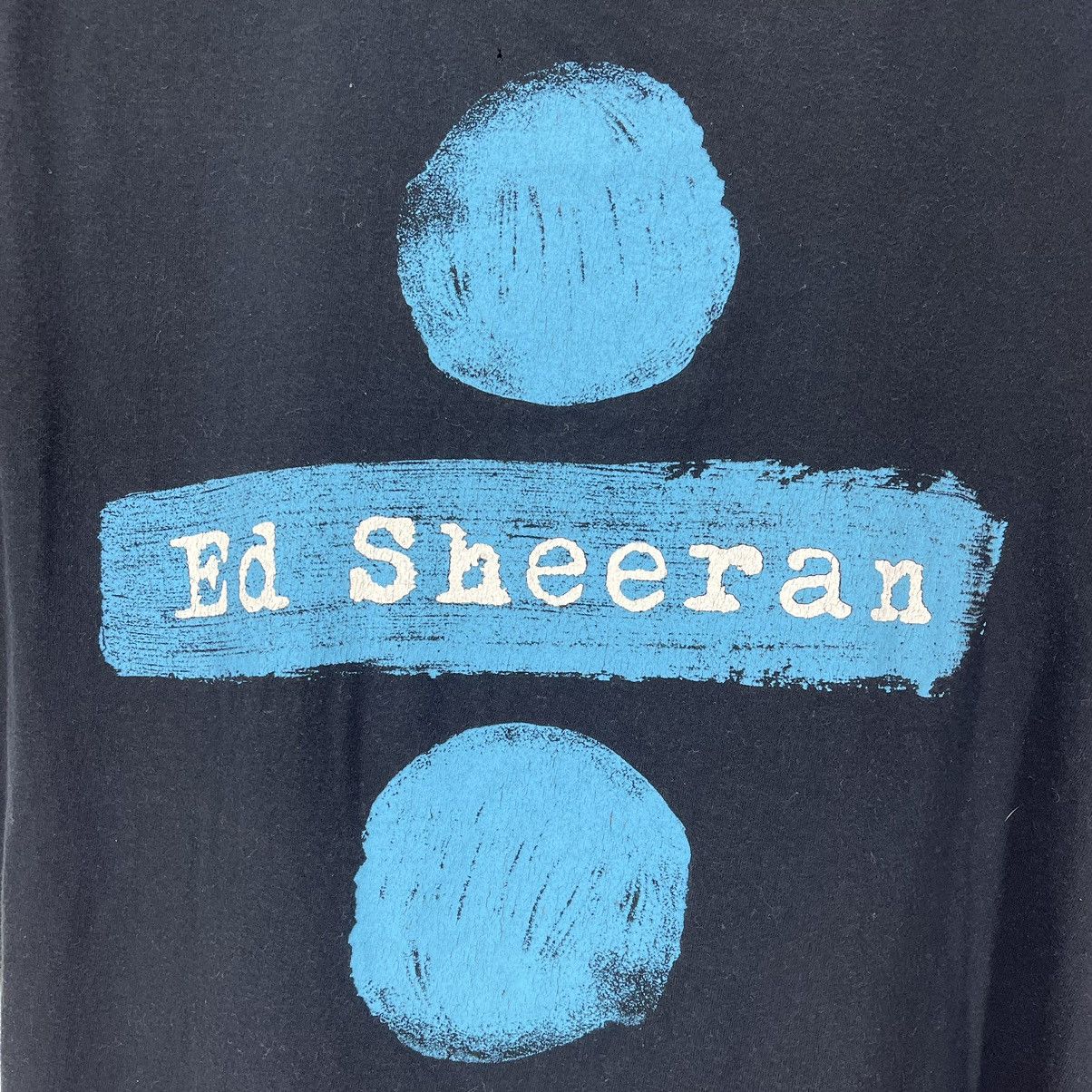 Gildan ED SHEERAN Divide Tour Crew Neck T Shirt #1757/07 Size US S / EU 44-46 / 1 - 2 Thumbnail