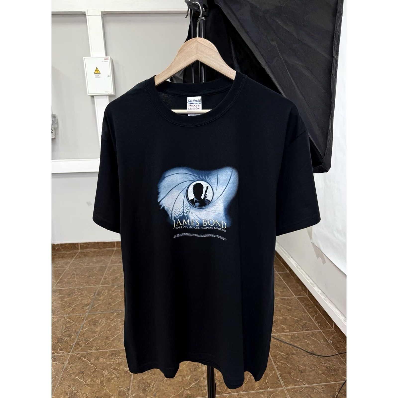 Gildan VINTAGE James Bond 007 Promo Movie T-Shirt Men L Black Movie Size US L / EU 52-54 / 3 - 2 Thumbnail