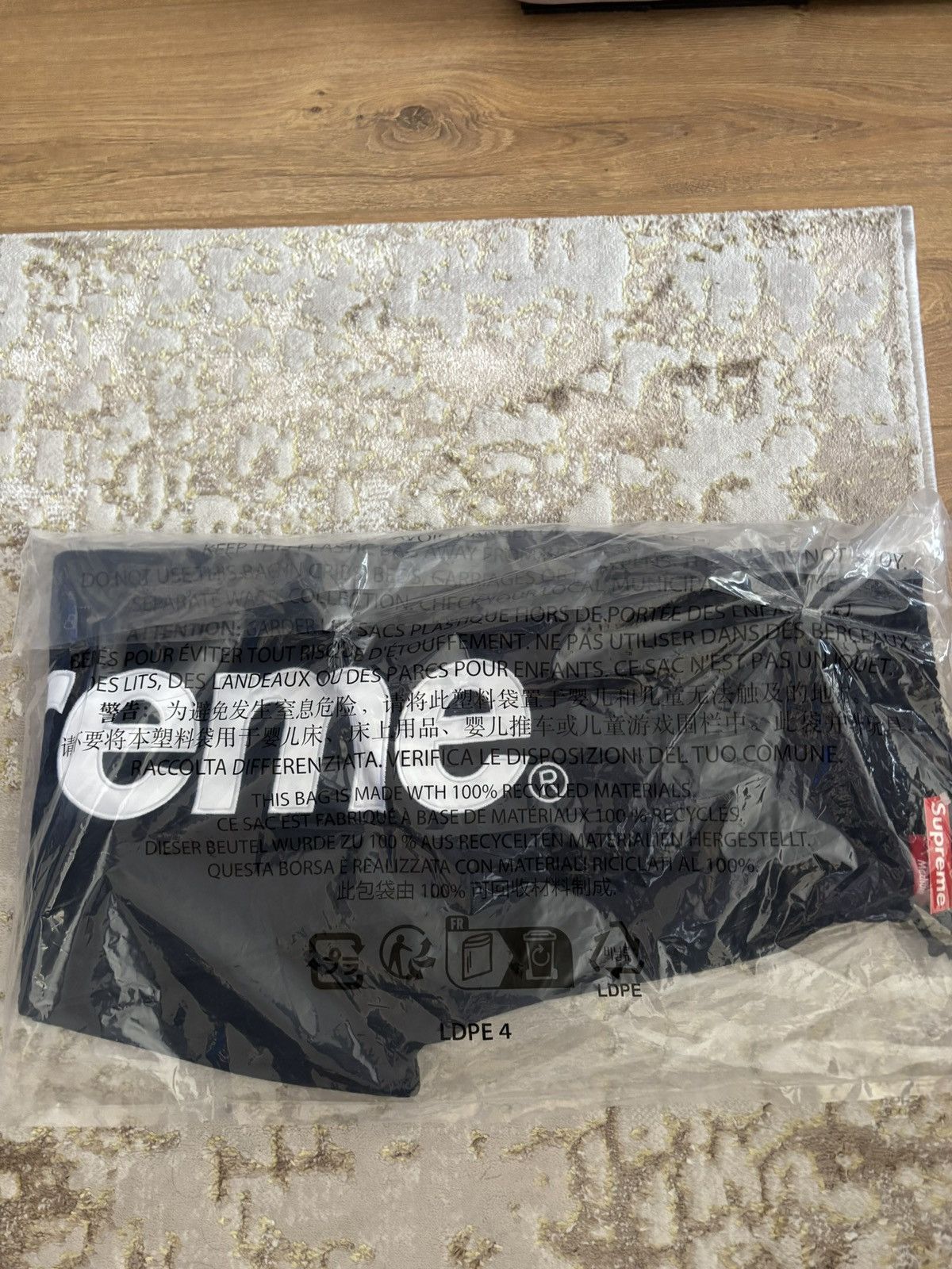 Supreme Supreme Applique Satin Sweatpant Navy M Size US 36 / EU 52 - 2 Thumbnail