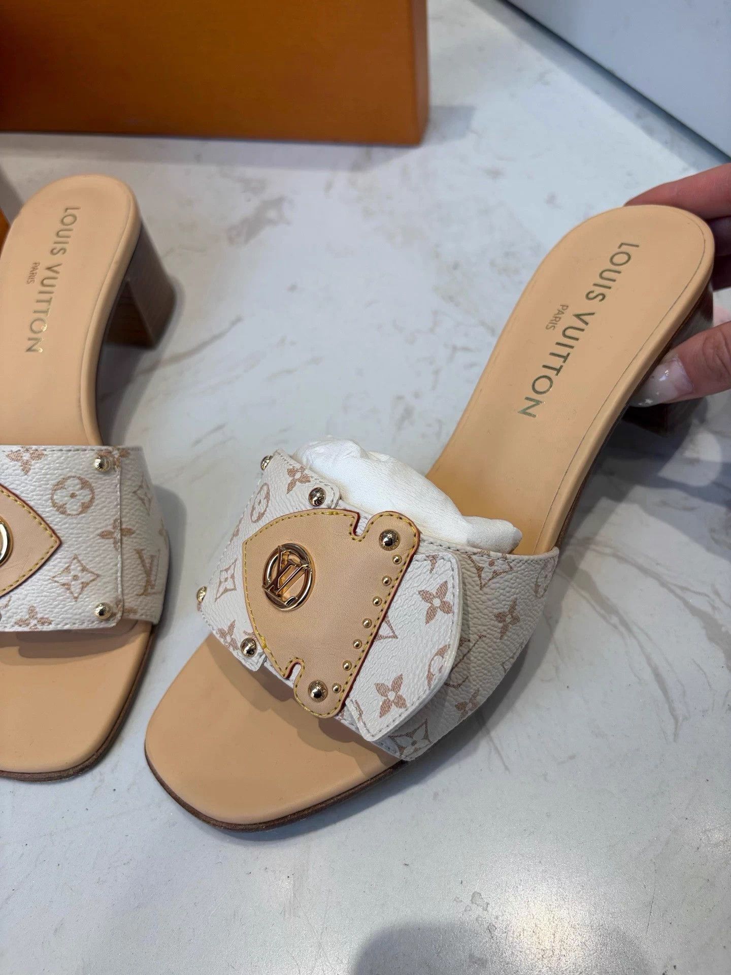 Louis Vuitton LV 25 New Latte Monogram Chunky Heel Sandal 38 Size US 7.5 / IT 37.5 - 3 Thumbnail