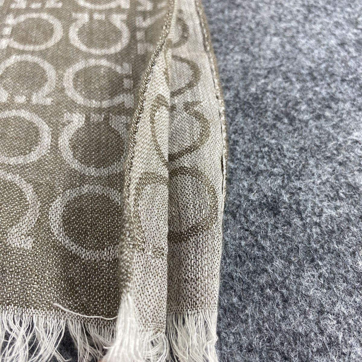 Salvatore Ferragamo × Vintage Salvatore Ferragamo Scarf # Muffler # Neckwear # D569 Size ONE SIZE - 6 Thumbnail