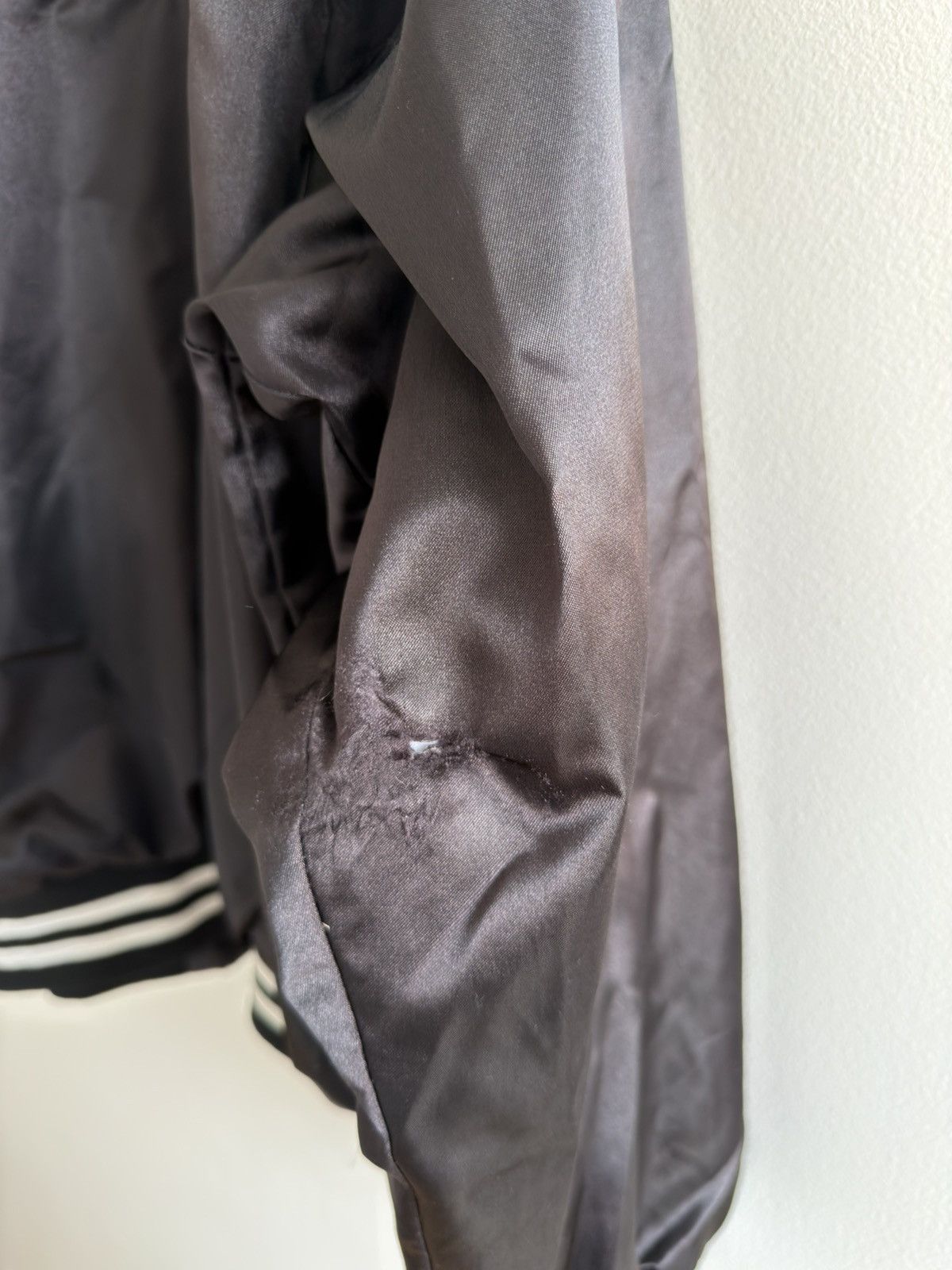 Darc Sport *RARE* OG DARC SPORT WOLVES BODYBUILDING FITNESS BOMBER Size US L / EU 52-54 / 3 - 12 Thumbnail