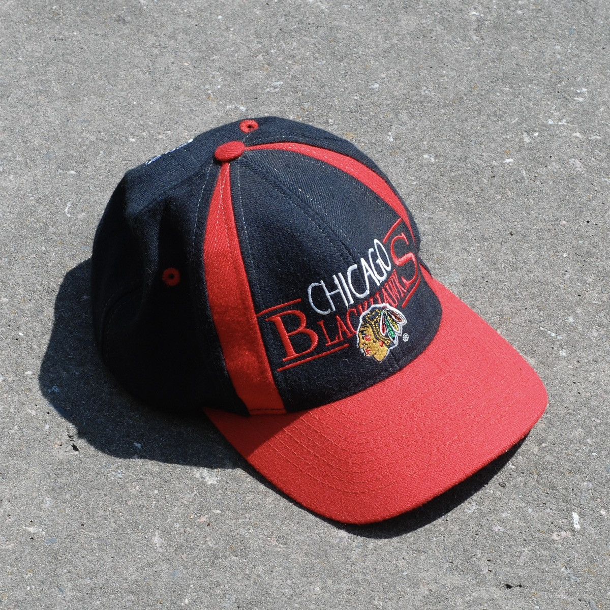 NHL × Vintage Vintage Chicago Blackhawks Hat Size ONE SIZE - 1 Thumbnail