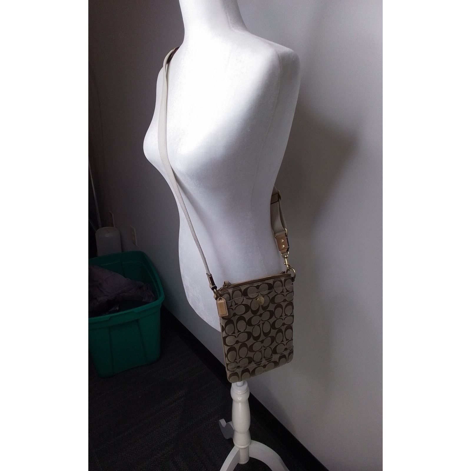 Coach Coach Signature Brown Crossbody Purse Swing Bag #J2038 Size ONE SIZE - 6 Thumbnail