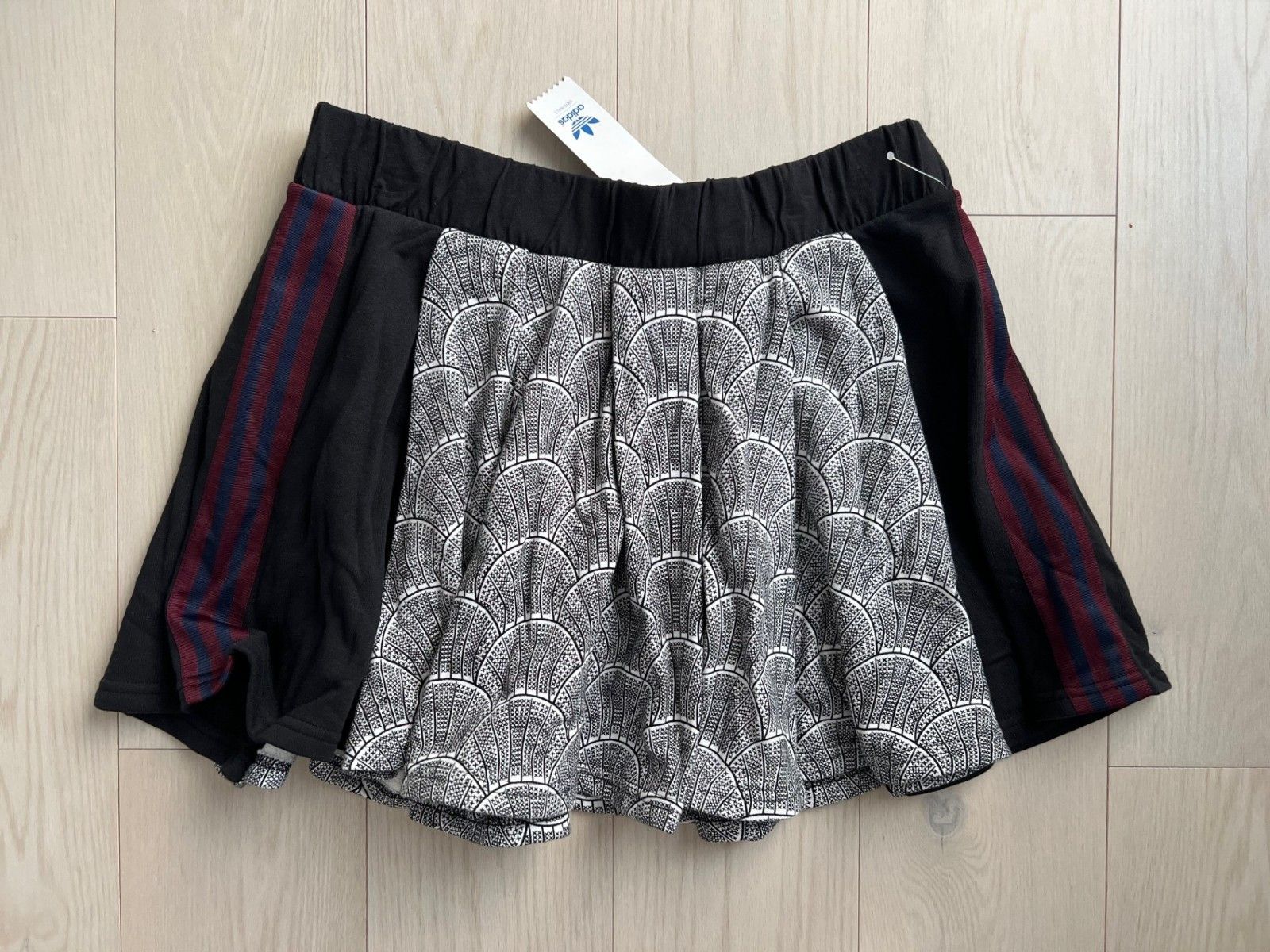 Adidas ADIDAS AZ4946 Shell Tile PLEATED Mini Skirt Size 22" - 8 Thumbnail
