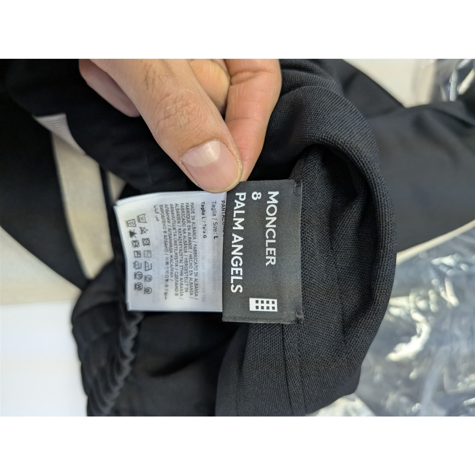 Moncler × Palm Angels o1rshd1 Q:2 / Sweat Bottoms Track Pants in Black / White Size US 34 / EU 50 - 16 Thumbnail
